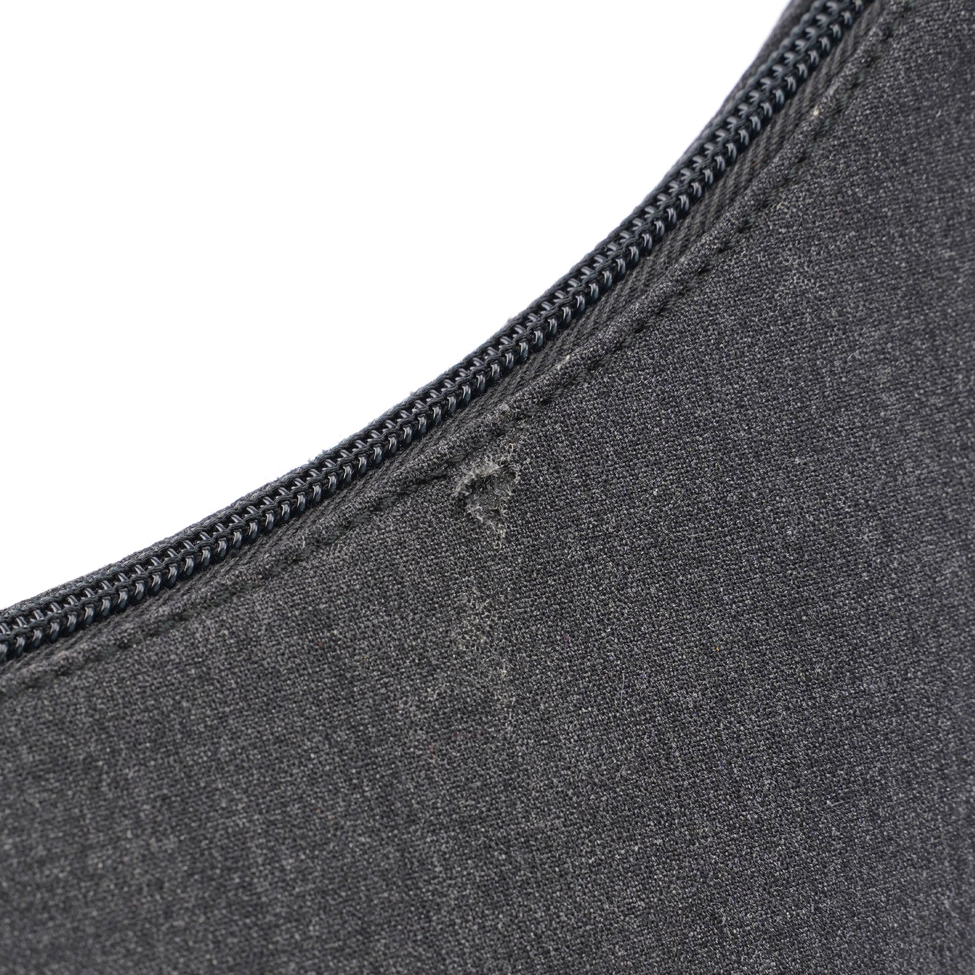 Prada Tessuto Schultertasche aus schwarzem Canvas mit Lederbesatz
