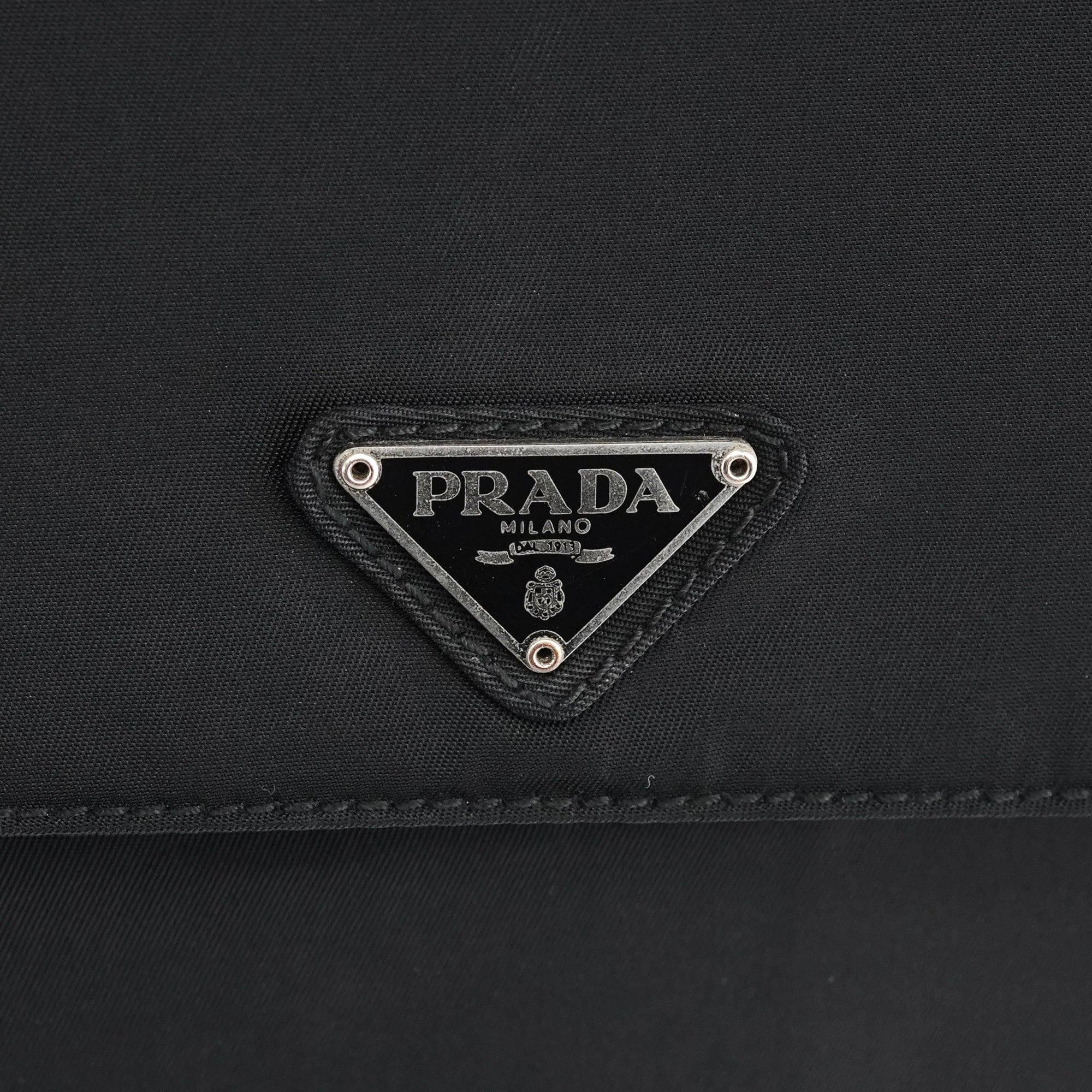 Prada Henkeltasche Tessuto Metal aus schwarzem Nylon