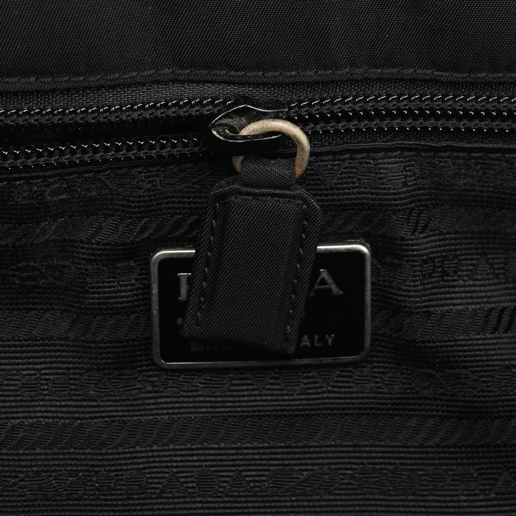 Prada Henkeltasche Tessuto Metal aus schwarzem Nylon