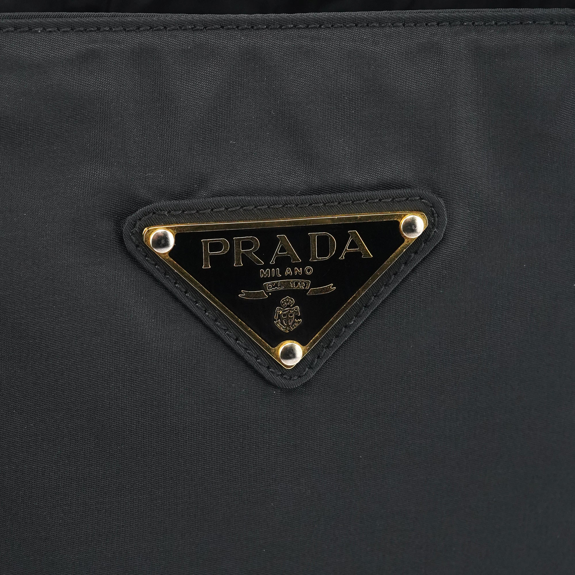 Prada Sac cabas Tessuto Metallo en nylon noir à anses dorées