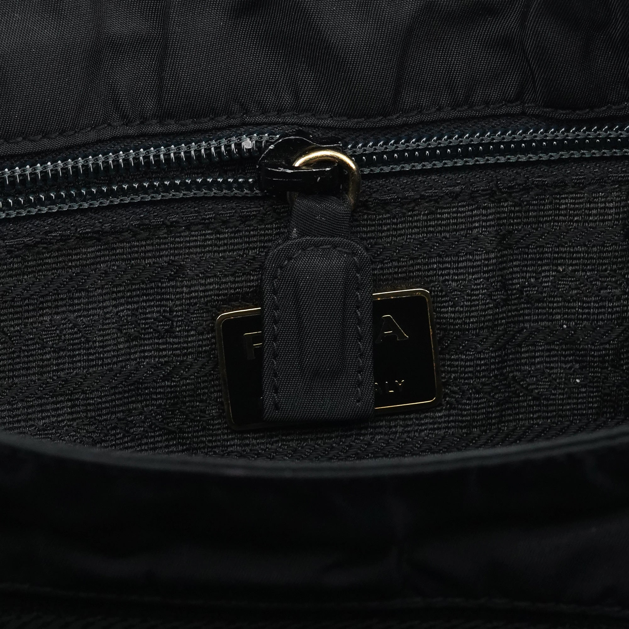 Prada Sac cabas Tessuto Metallo en nylon noir à anses dorées