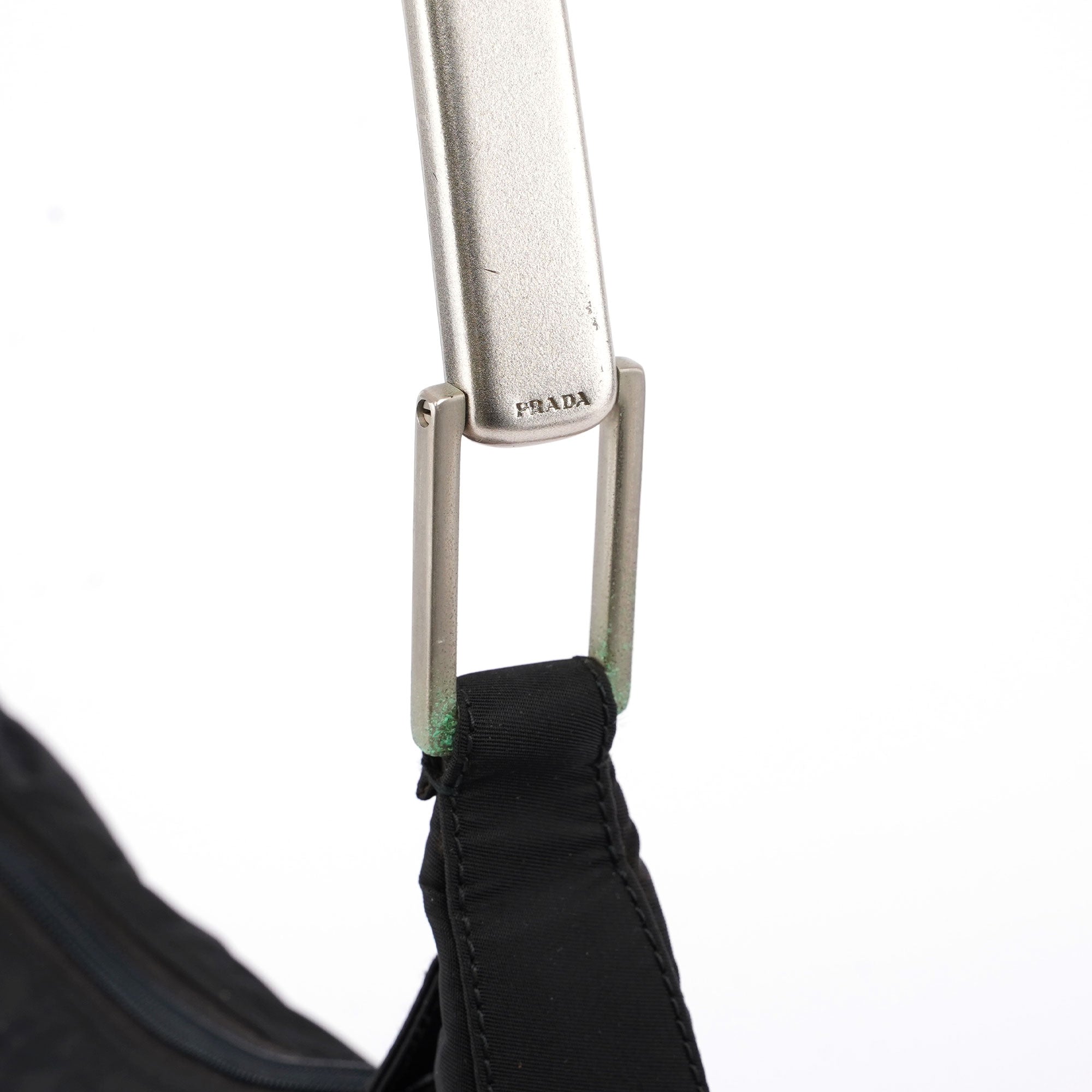 Prada Tessuto Metallo Schultertasche aus schwarzem Nylon