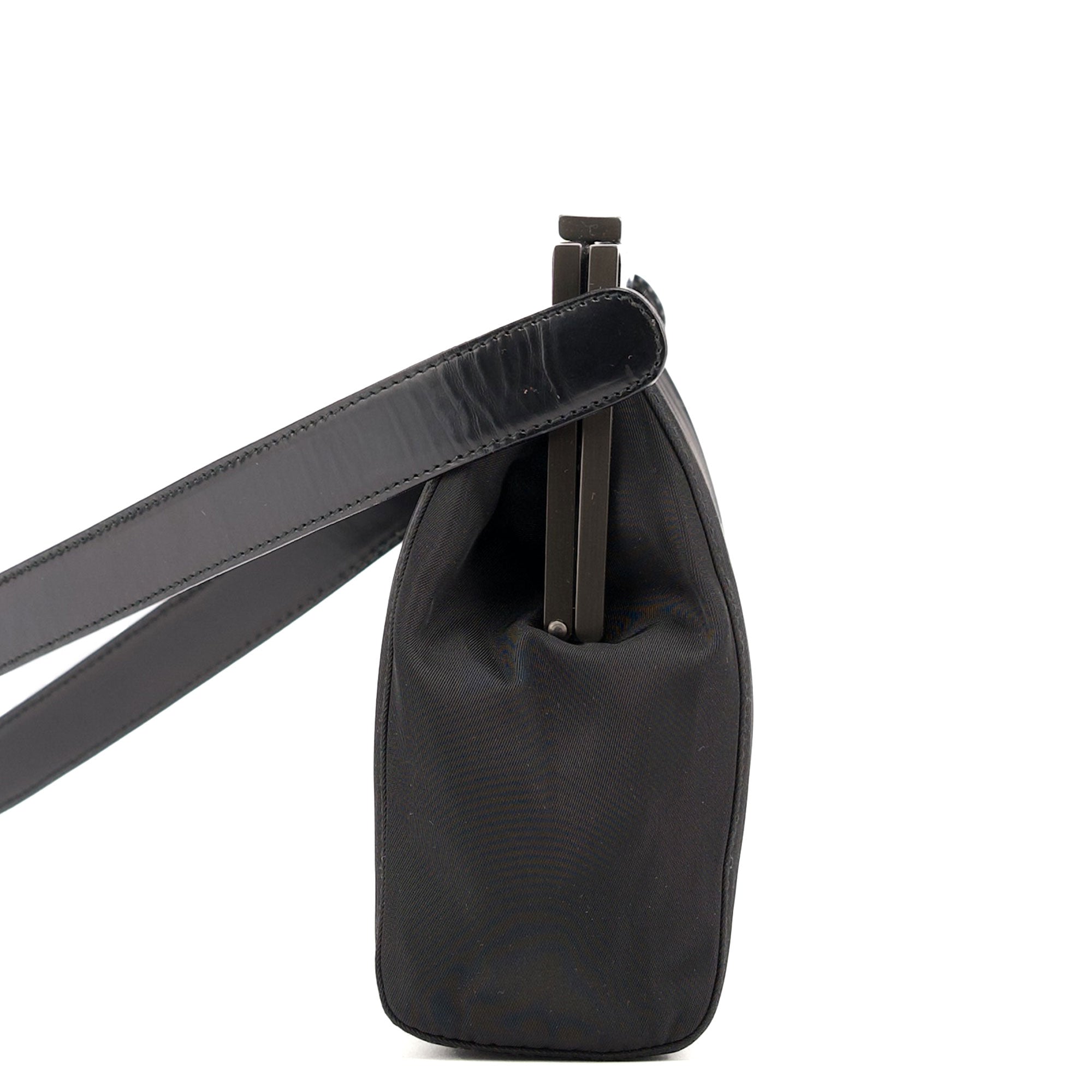 Prada Clutch-Schultertasche aus schwarzem Tessuto-Nylon