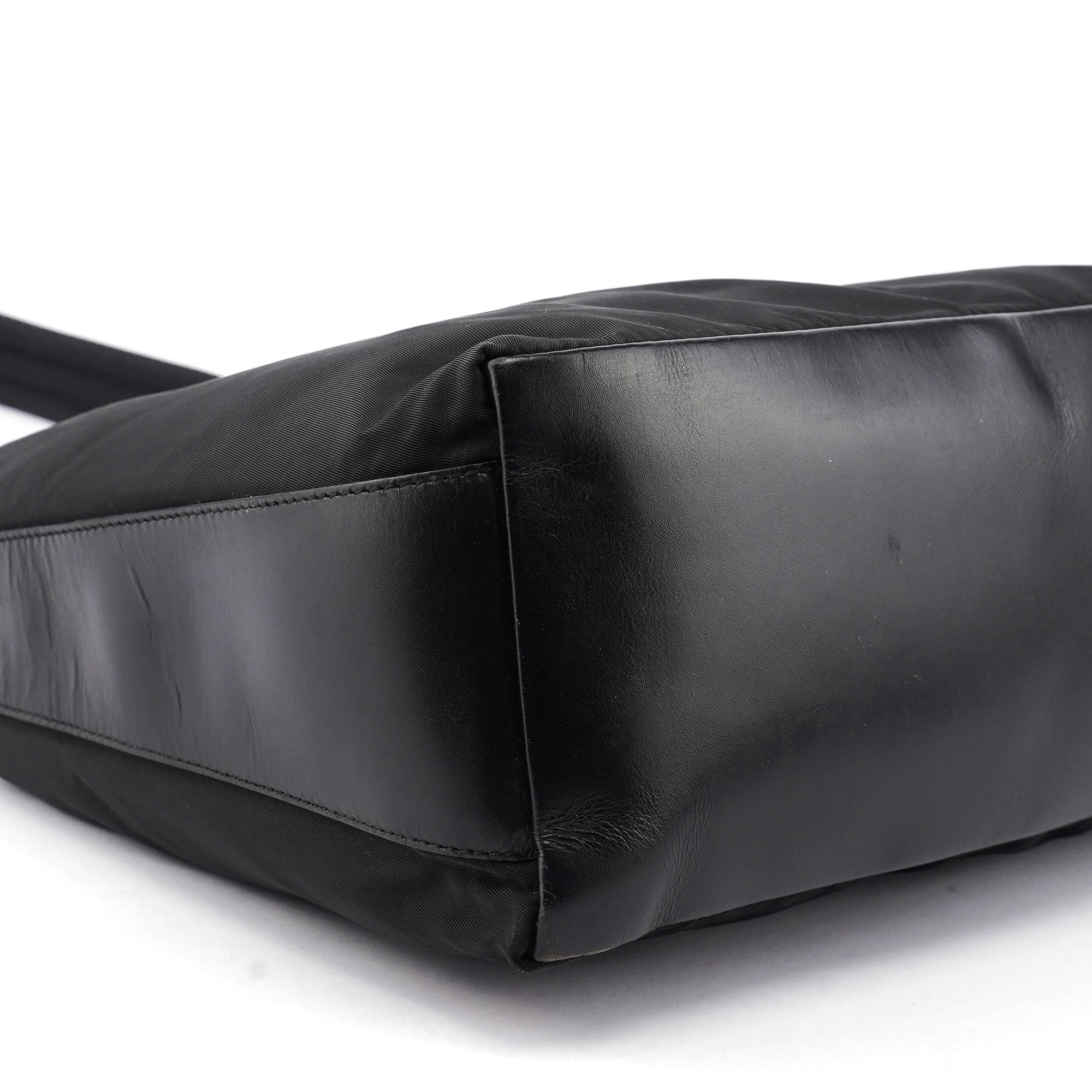 Prada Sac porté épaule Tessuto en nylon noir