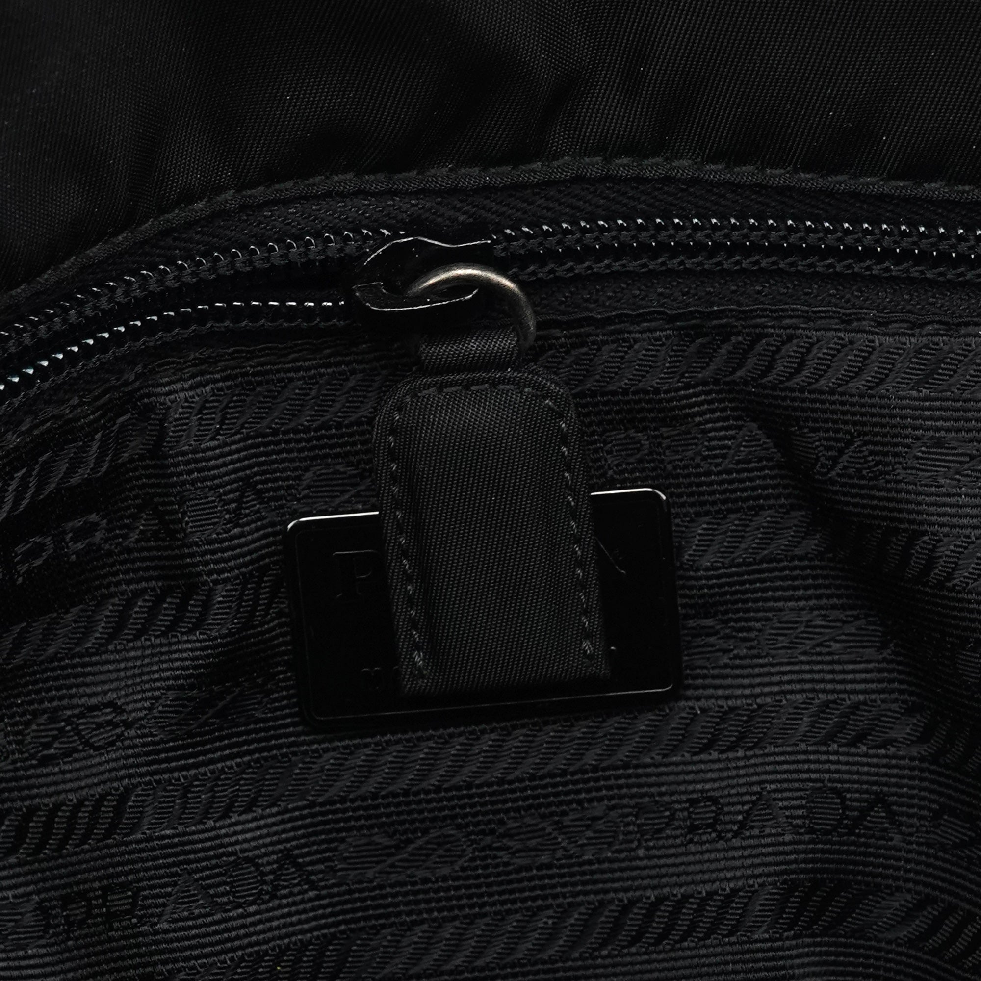 Prada Sac porté épaule Tessuto Spazzolato en nylon noir