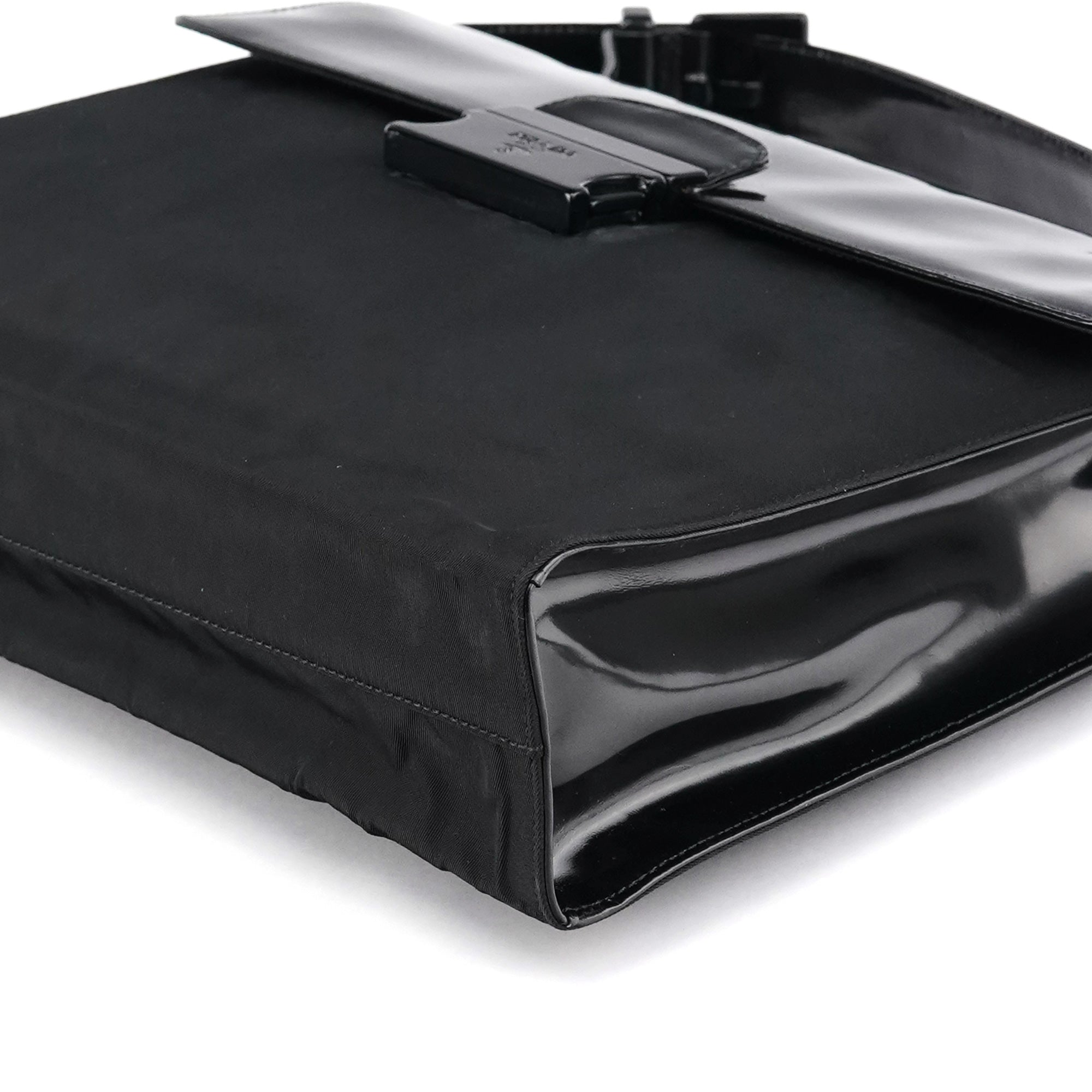 Prada Sac à poignée Tessuto Spazzolato en nylon noir