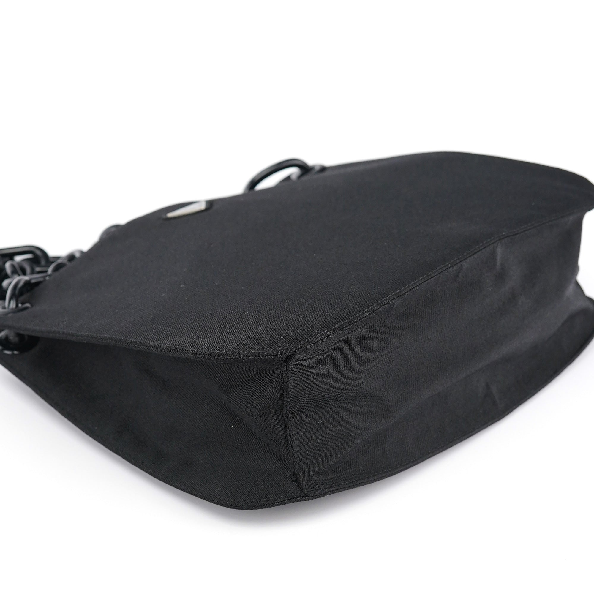 Prada Tessuto Swing Schultertasche mit Kette aus schwarzem Nylon