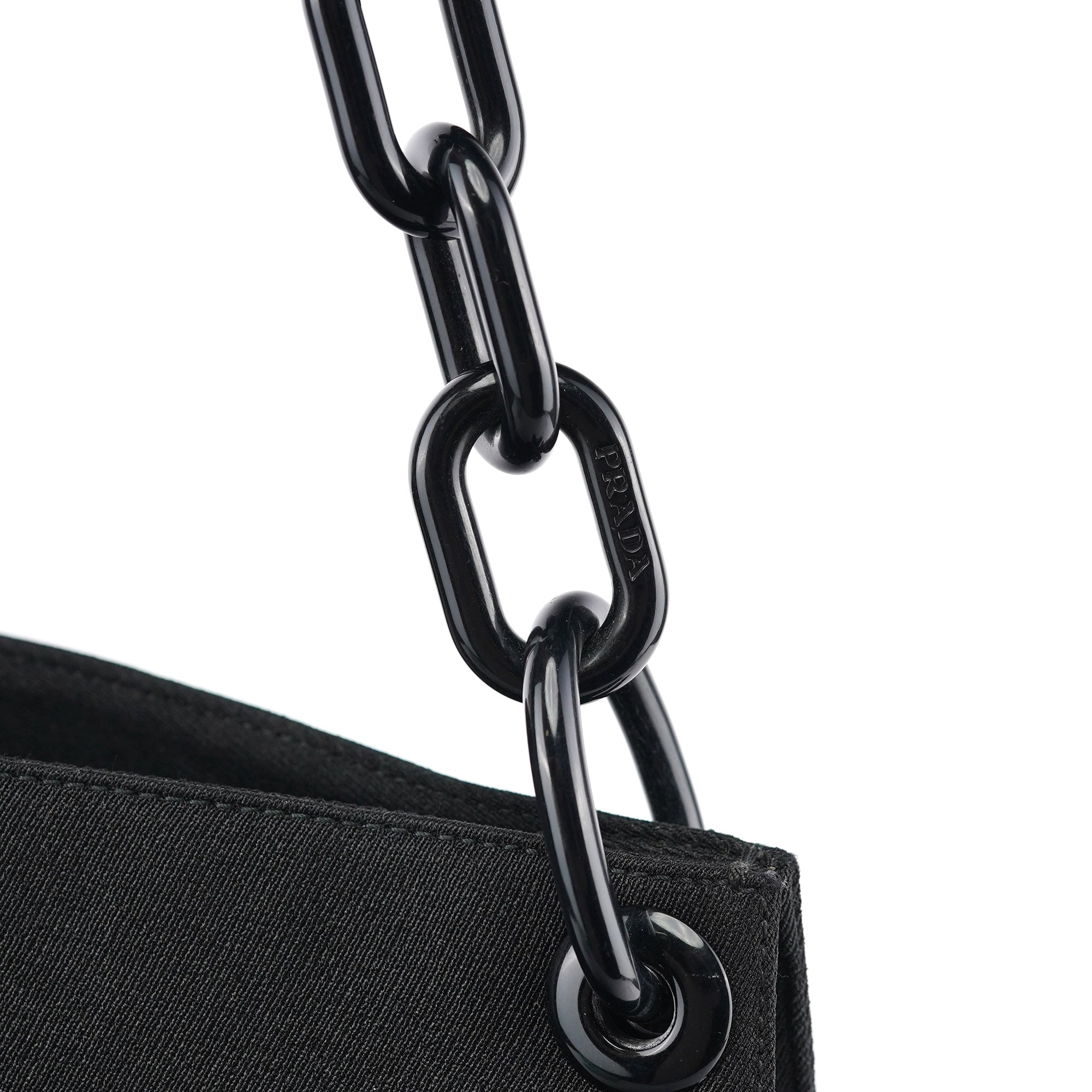 Prada Tessuto Swing Schultertasche mit Kette aus schwarzem Nylon