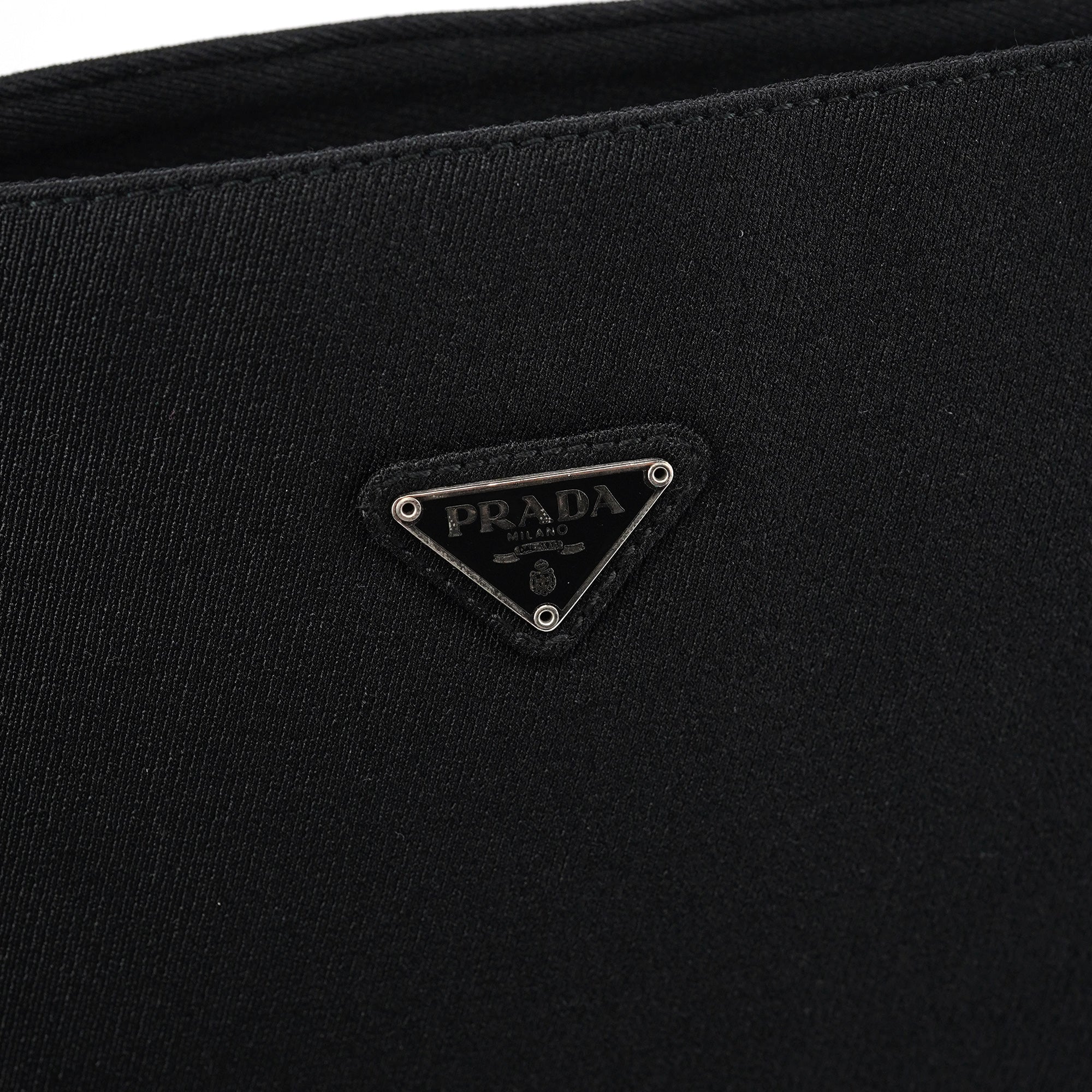 Prada Tessuto Swing Schultertasche mit Kette aus schwarzem Nylon
