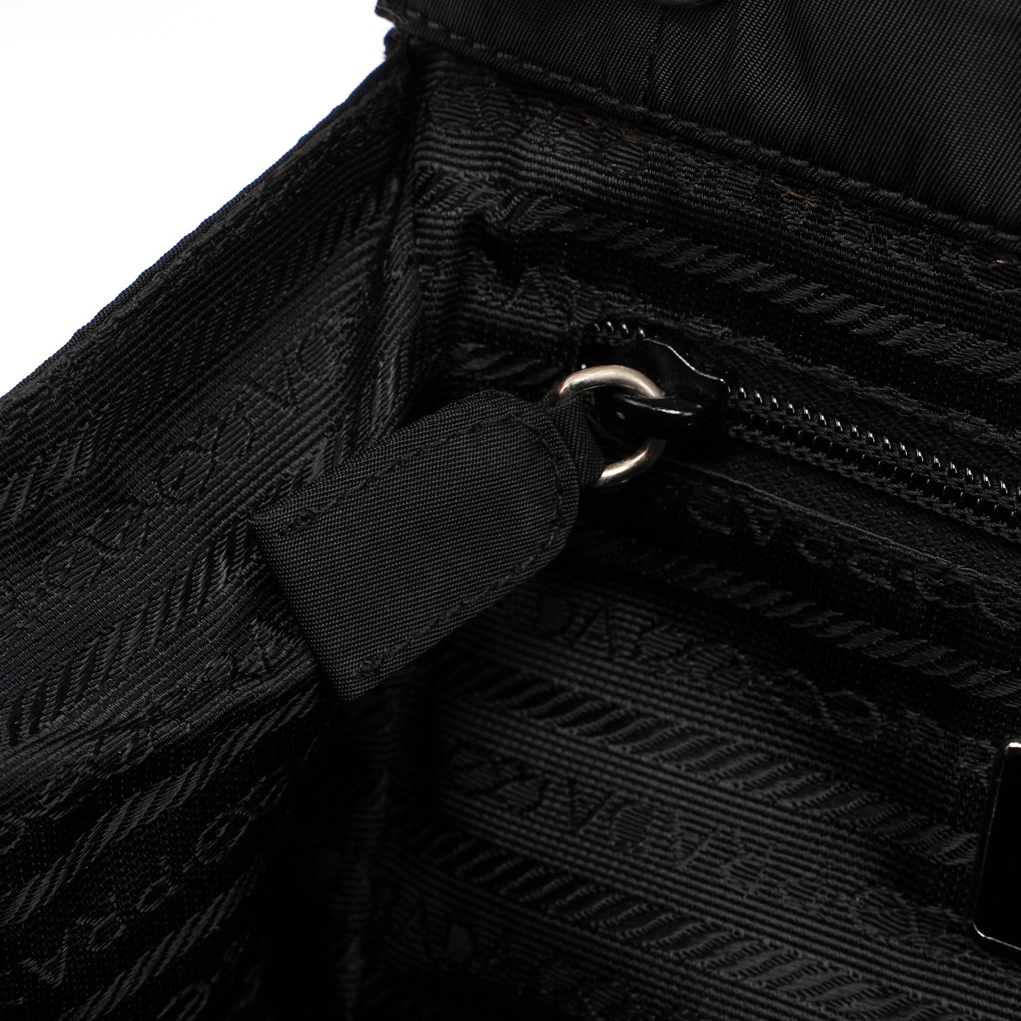 Prada Tessuto Tote Bag aus schwarzem Nylon