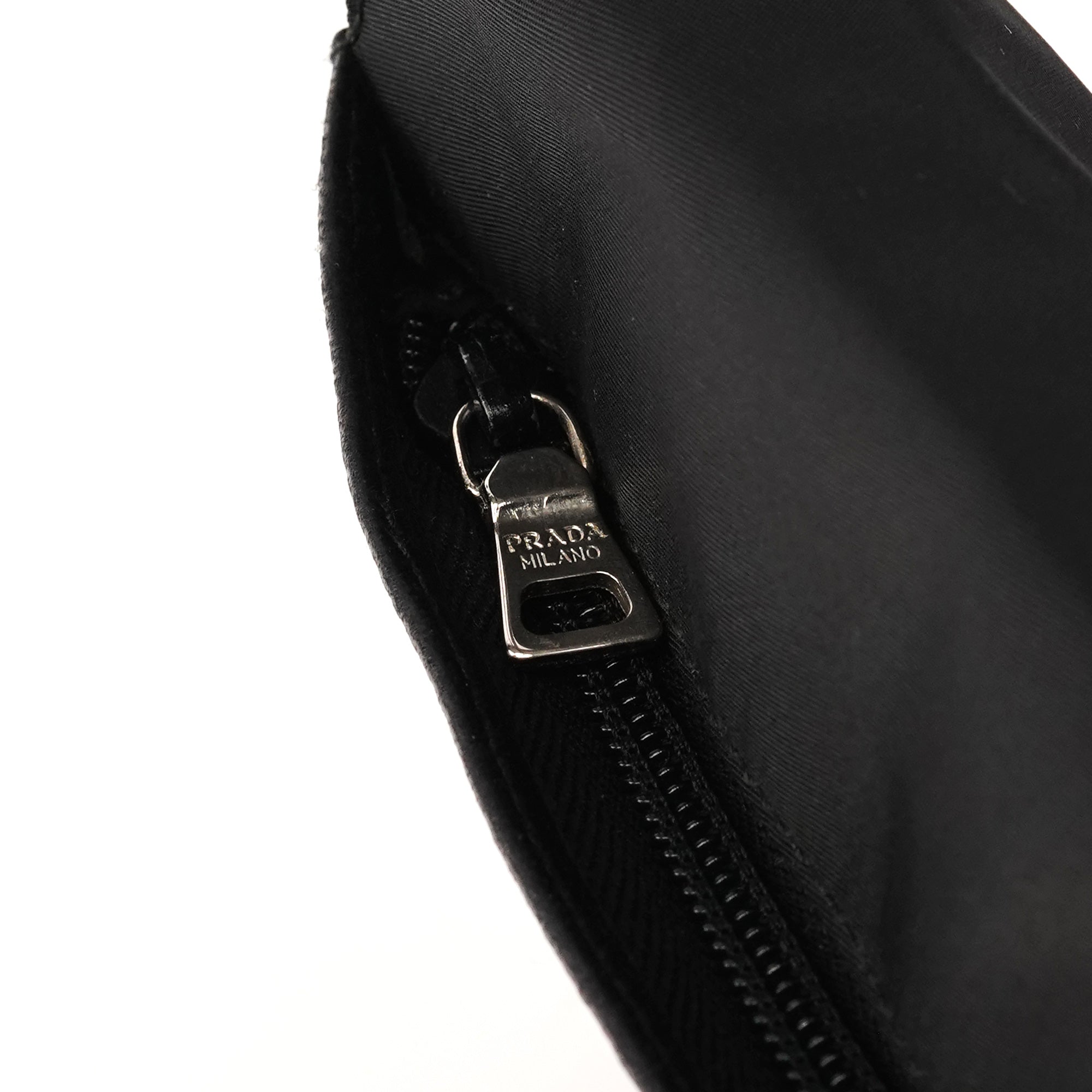 Prada Tessuto Vitello axelväska i svart nylon och kalvskinn
