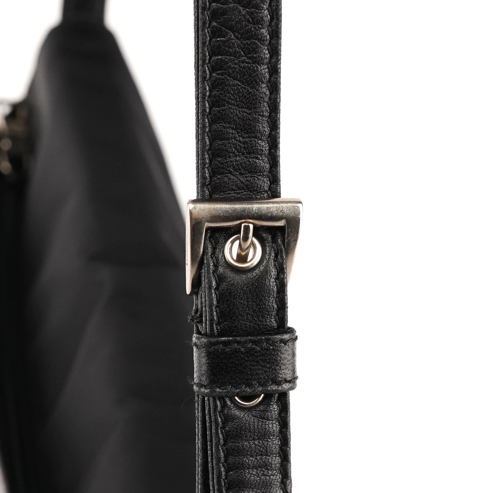 Prada Tessuto Vitello axelväska i svart nylon och kalvskinn