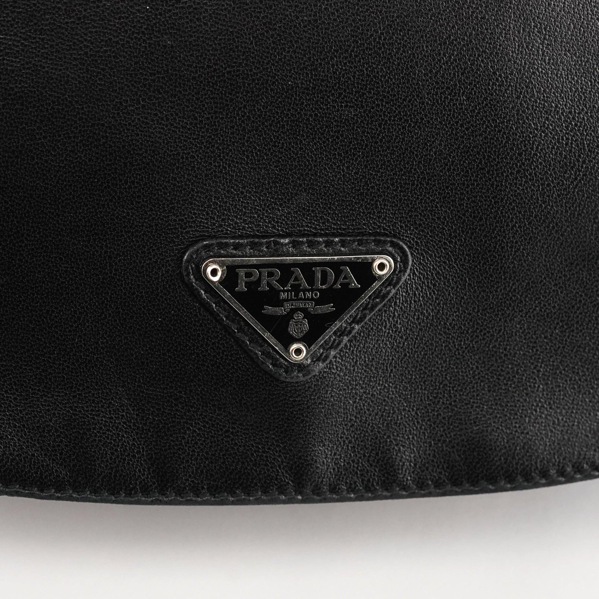 Prada Tessuto Vitello axelväska i svart nylon och kalvskinn