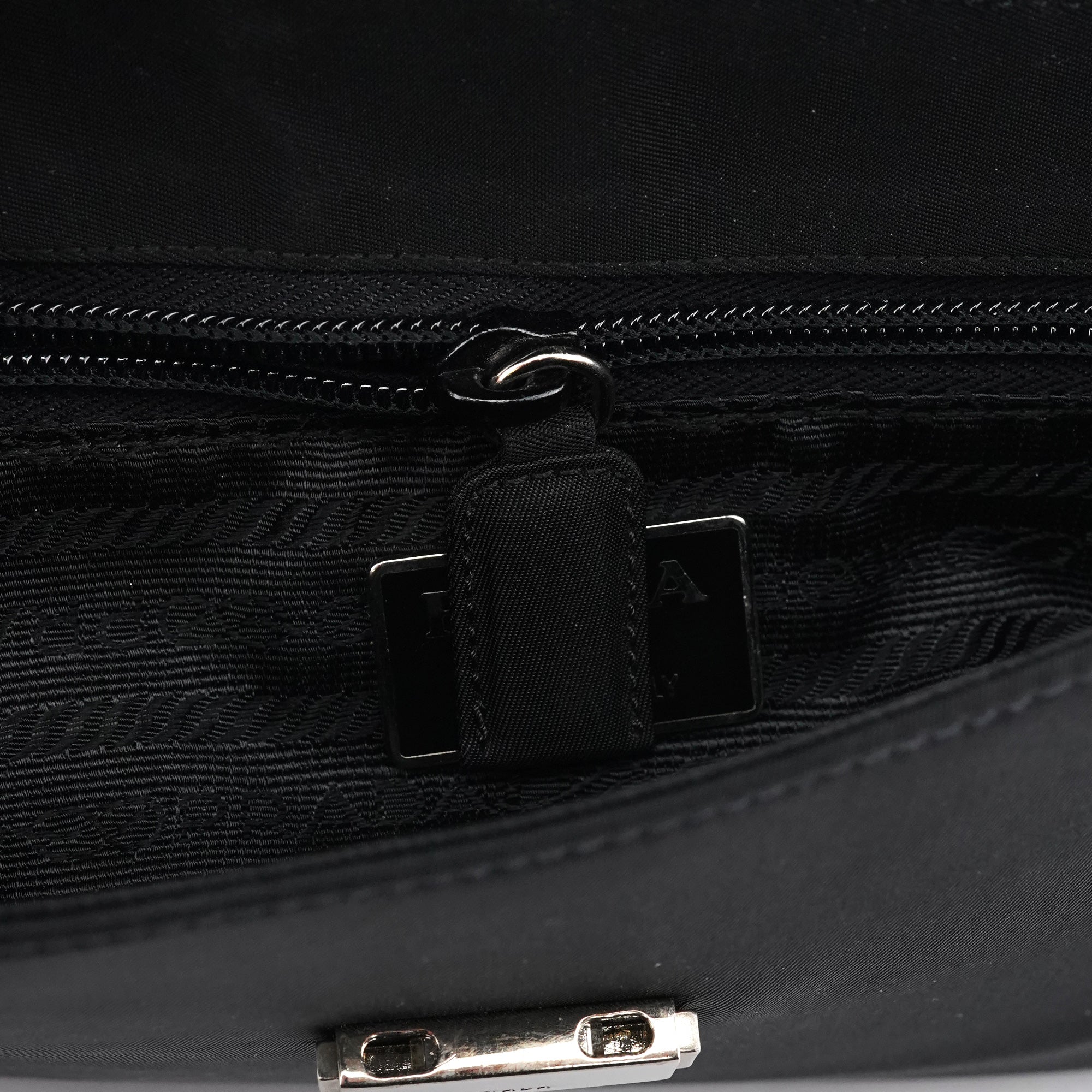 Prada Sac à poignée Tessuto Vitello noir