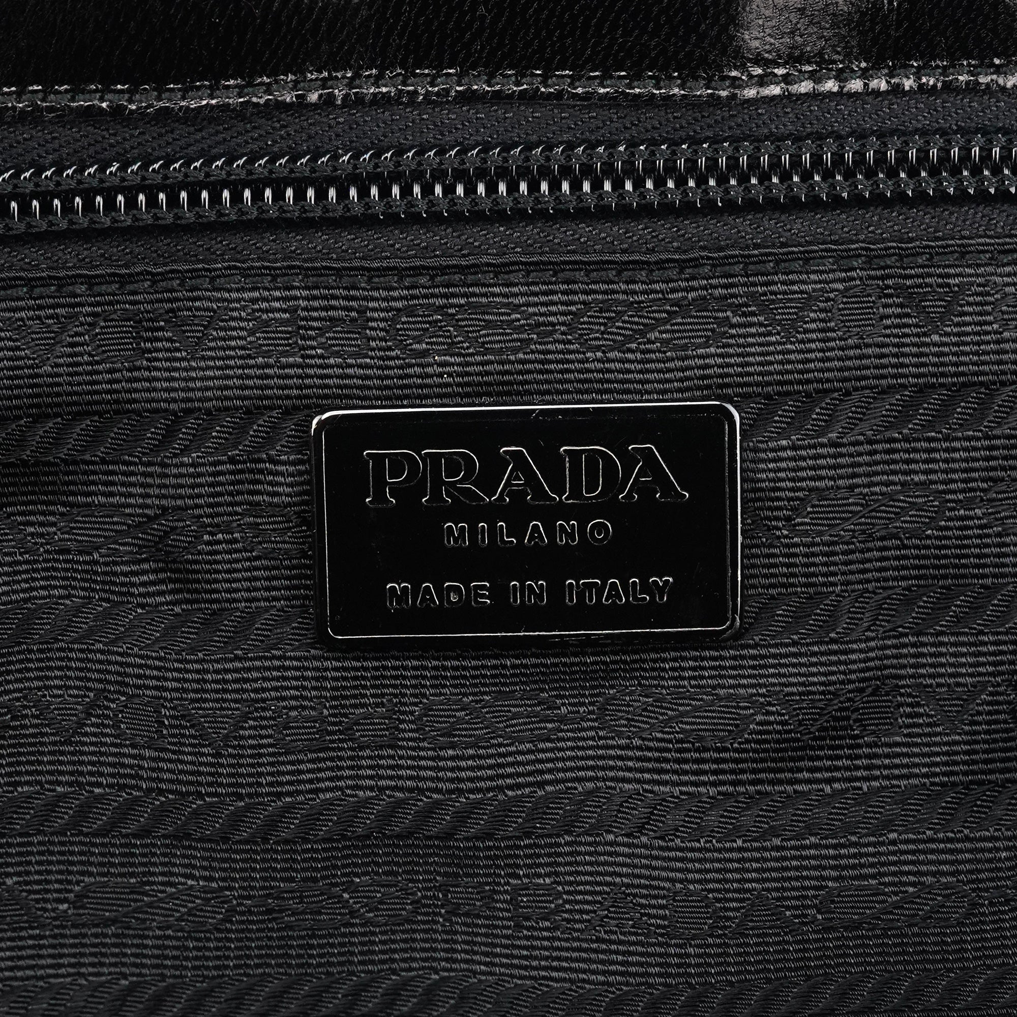 Prada Sac à poignée à boucle en cuir de veau noir