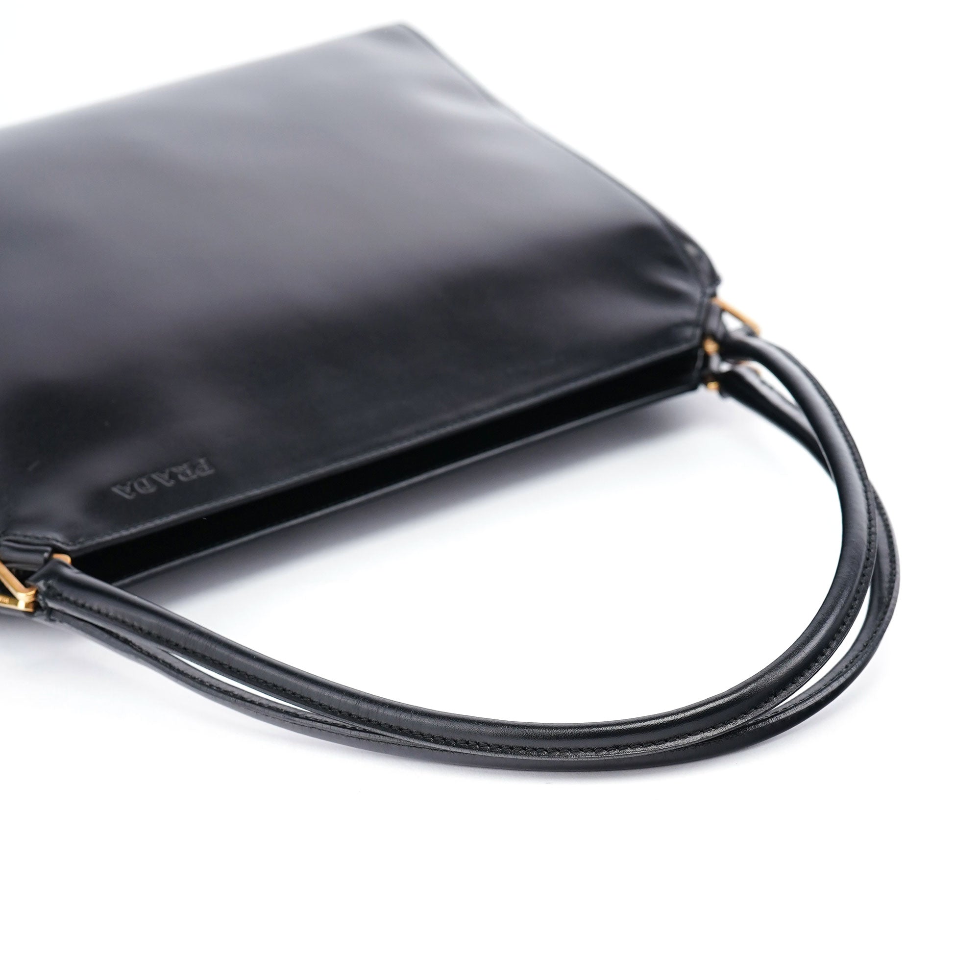 Prada Vitello Chic Schultertasche in Schwarz
