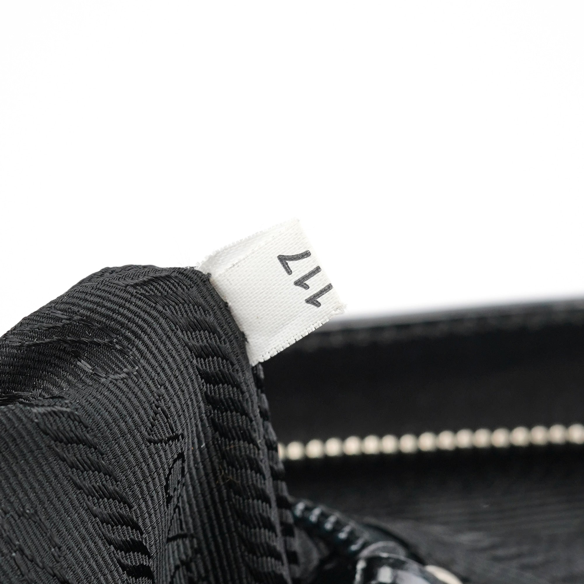 Prada Sac porté épaule Vitello Chic en cuir de veau noir