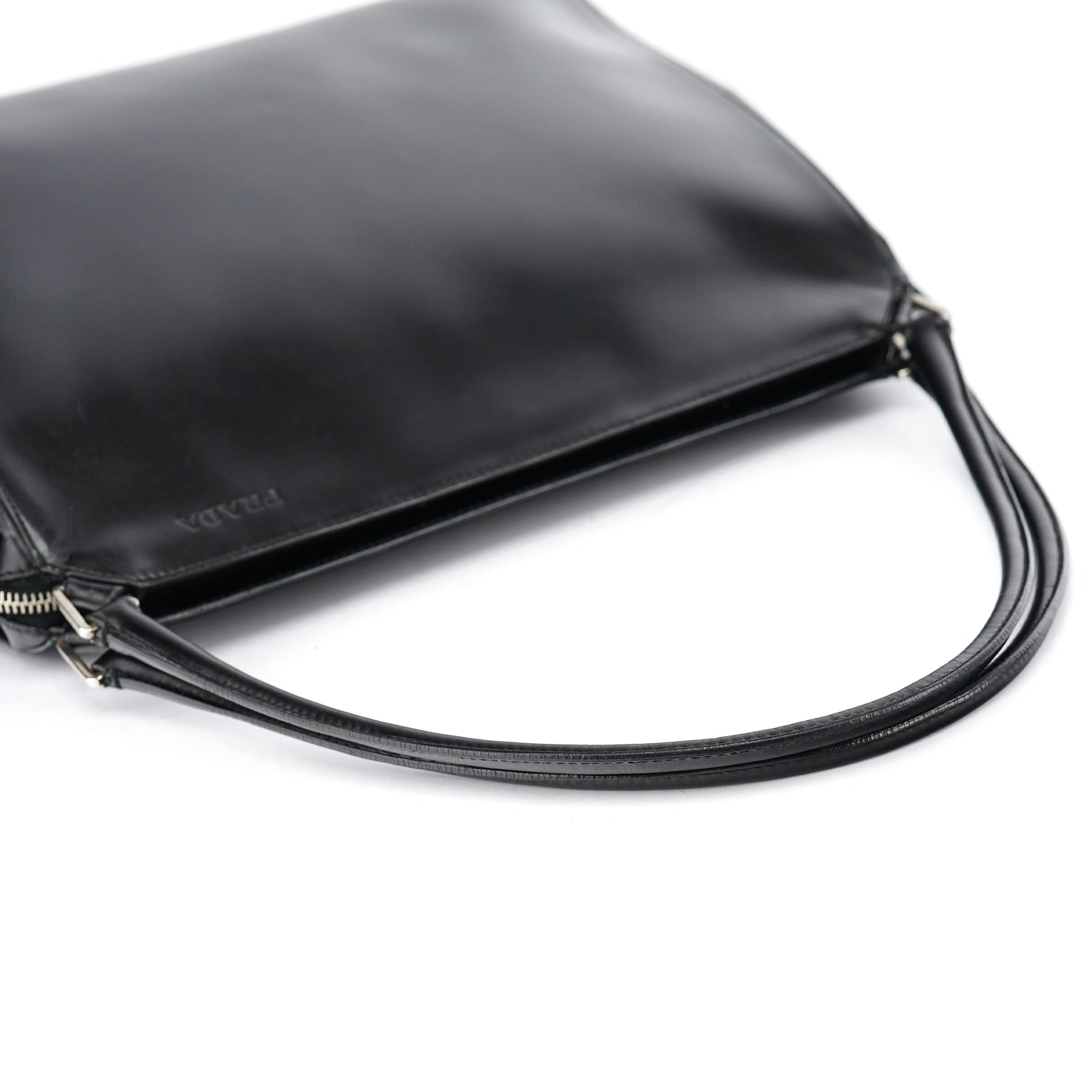 Prada Sac porté épaule Vitello Chic en cuir de veau noir