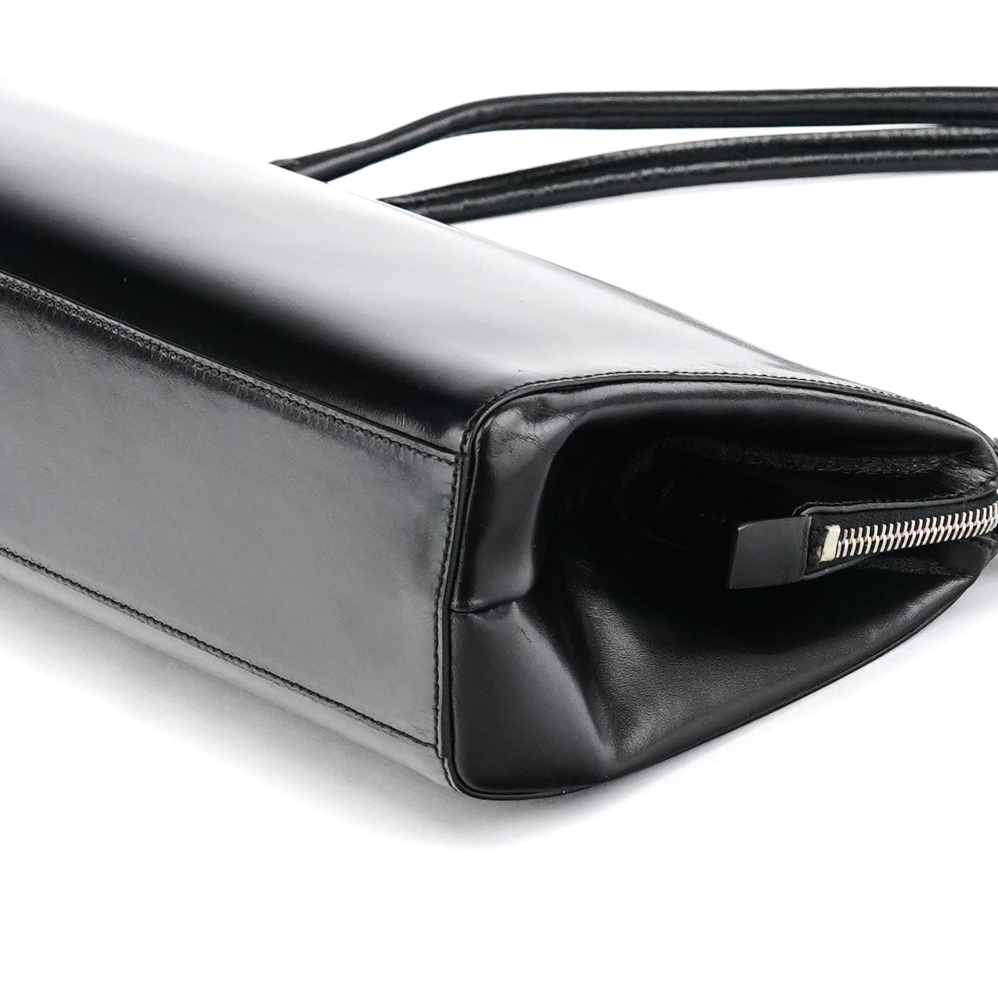 Prada Vitello Chic Schultertasche aus schwarzem Leder