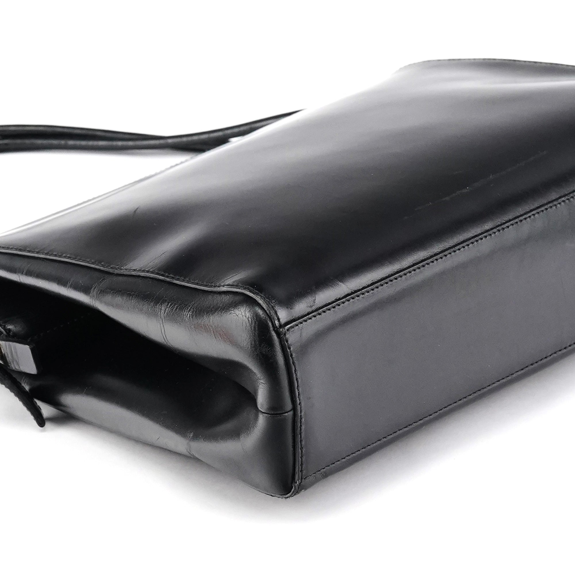 Prada Vitello Chic Schultertasche aus schwarzem Leder
