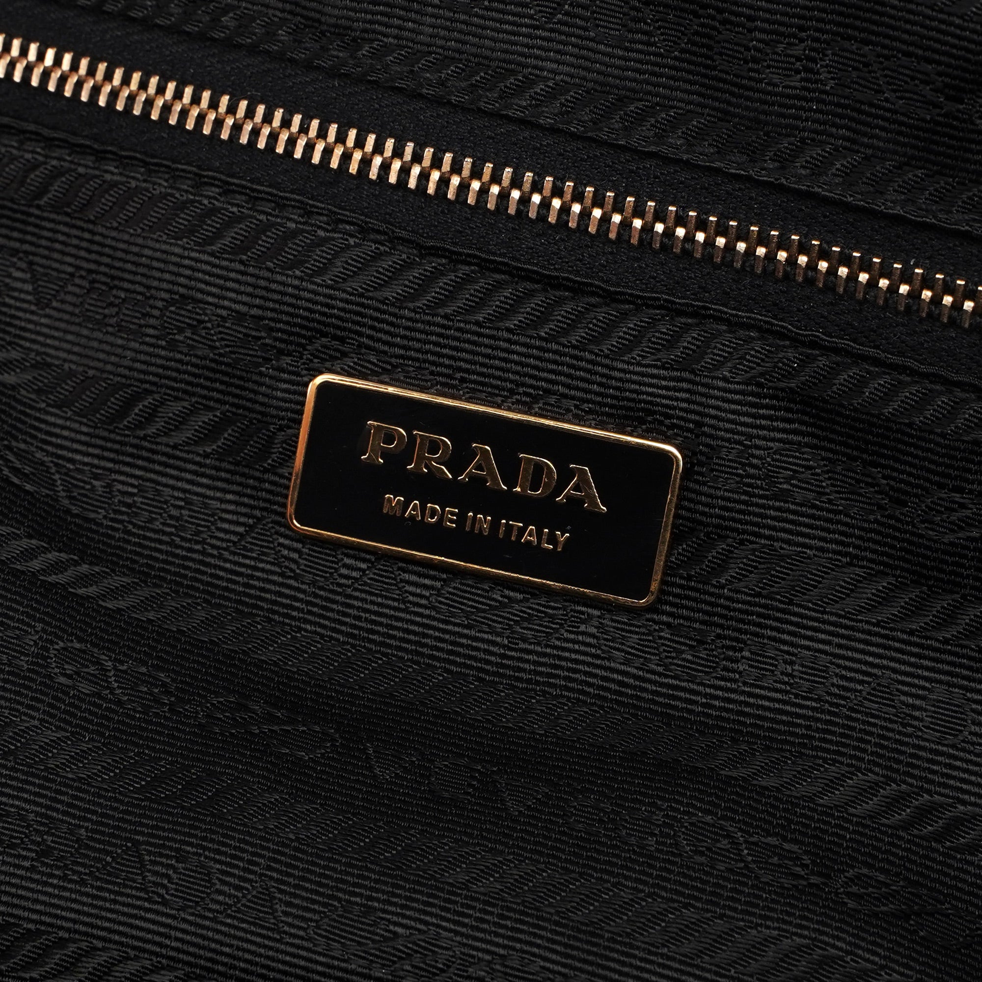 Prada Sac porté épaule Vitello Chic en cuir de veau noir