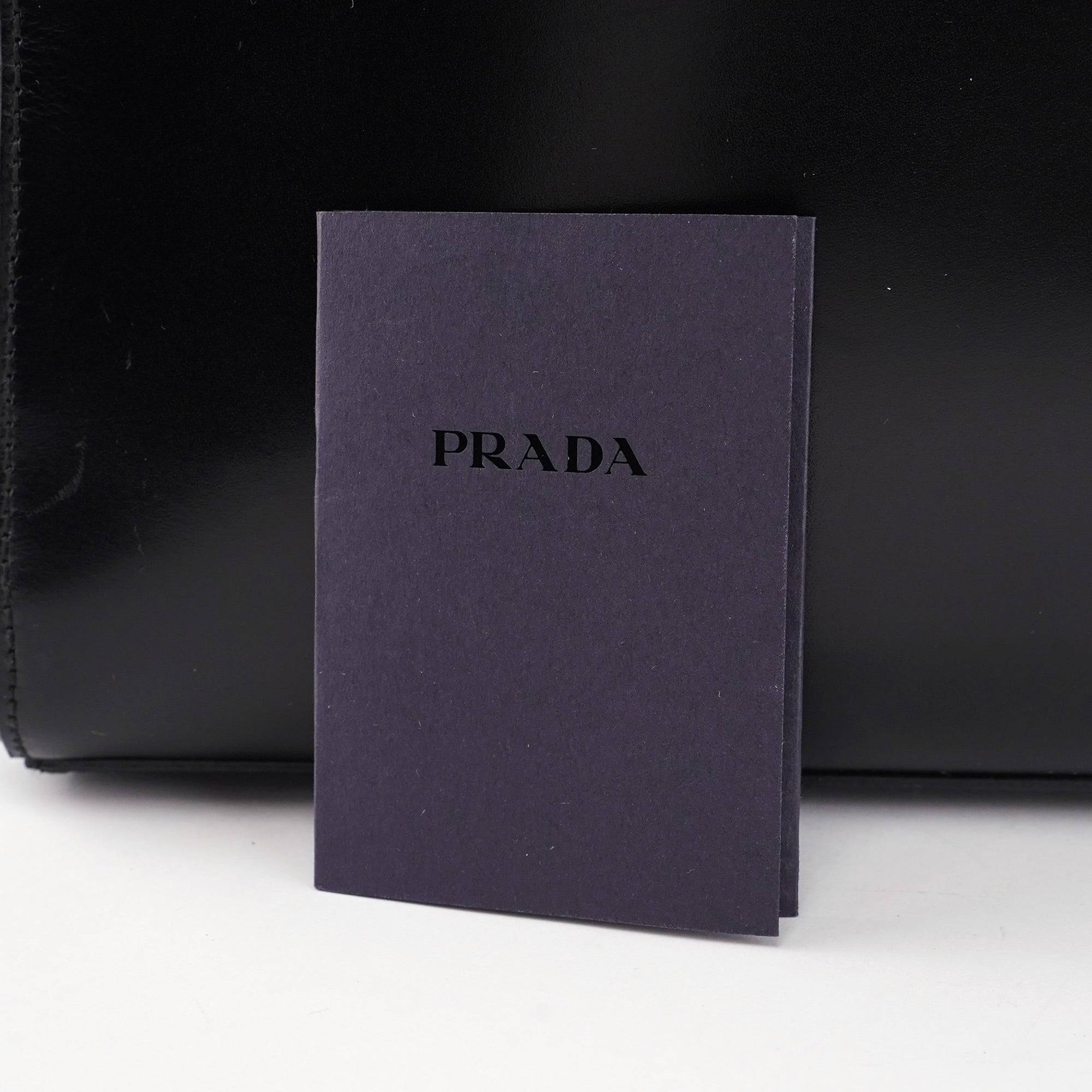 Prada Sac porté épaule Chic en cuir de veau noir