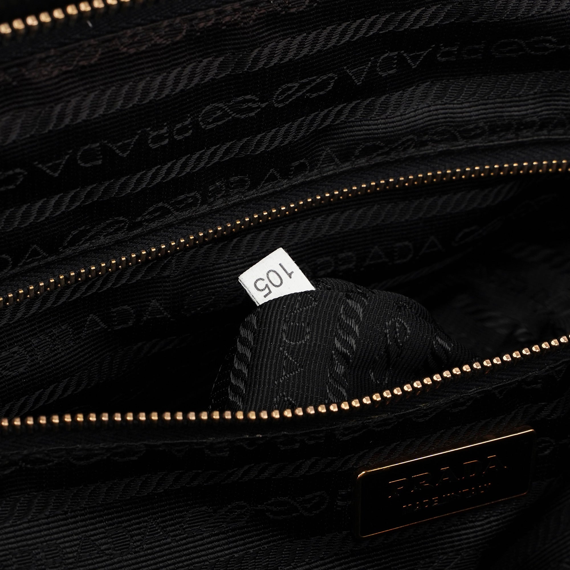 Prada Sac porté épaule Chic en cuir de veau noir