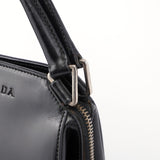 Prada Vitello Chic Schultertasche aus schwarzem Kalbsleder