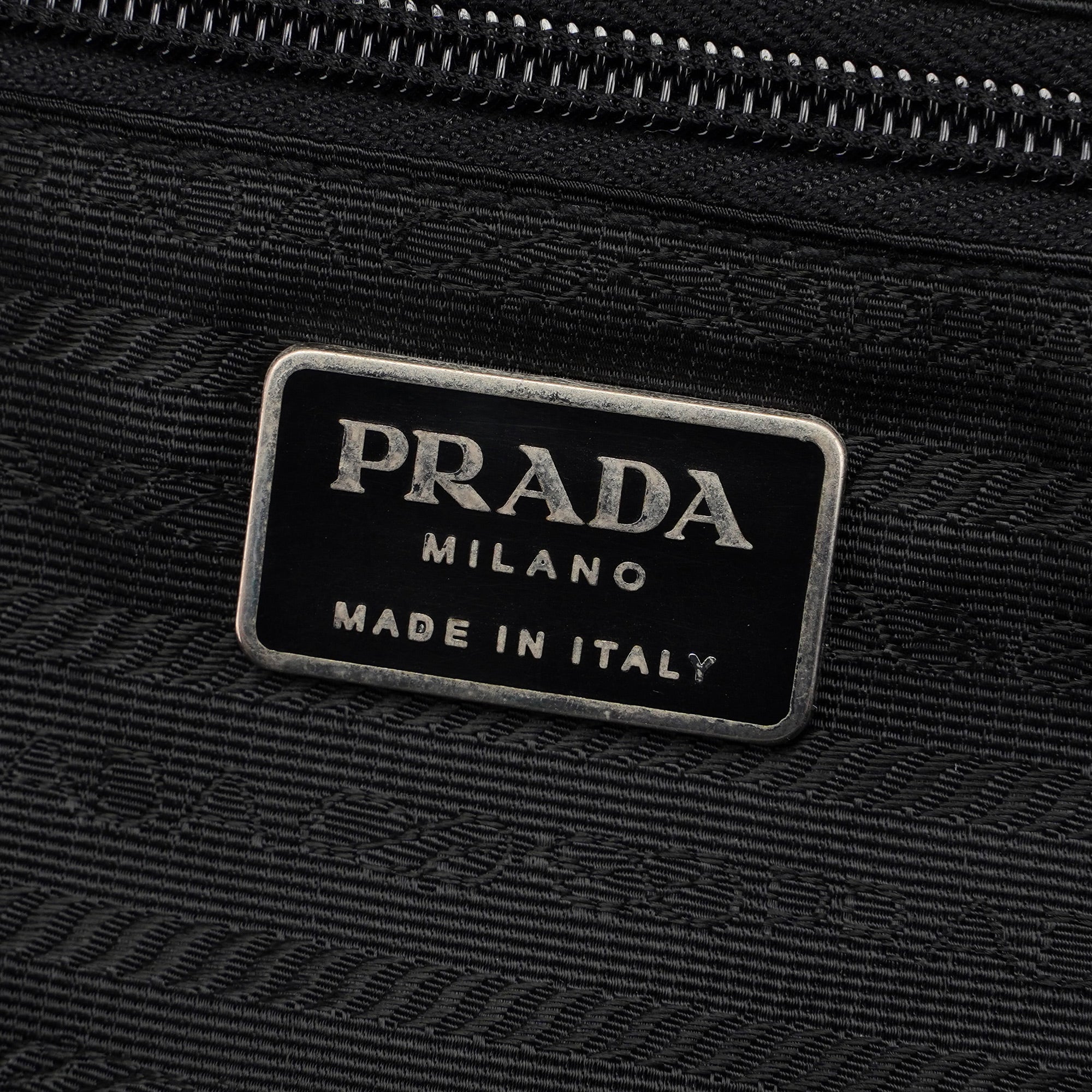 Prada Vitello Chic Schultertasche aus schwarzem Kalbsleder