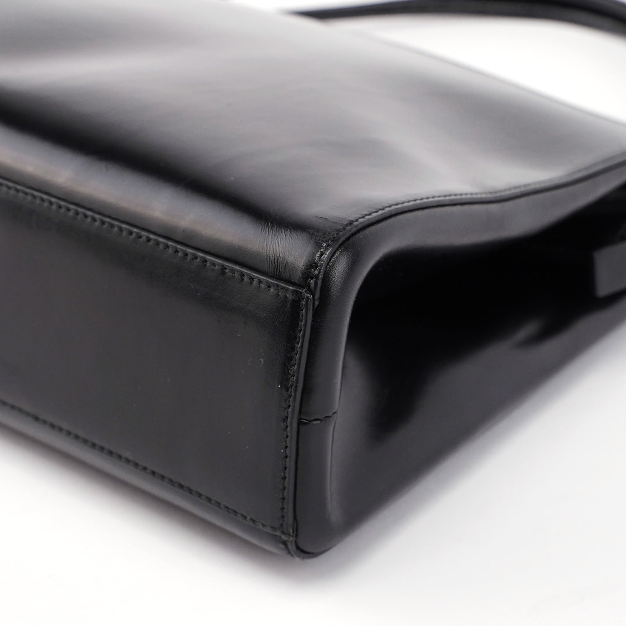 Prada Vitello Chic Schultertasche aus schwarzem Kalbsleder