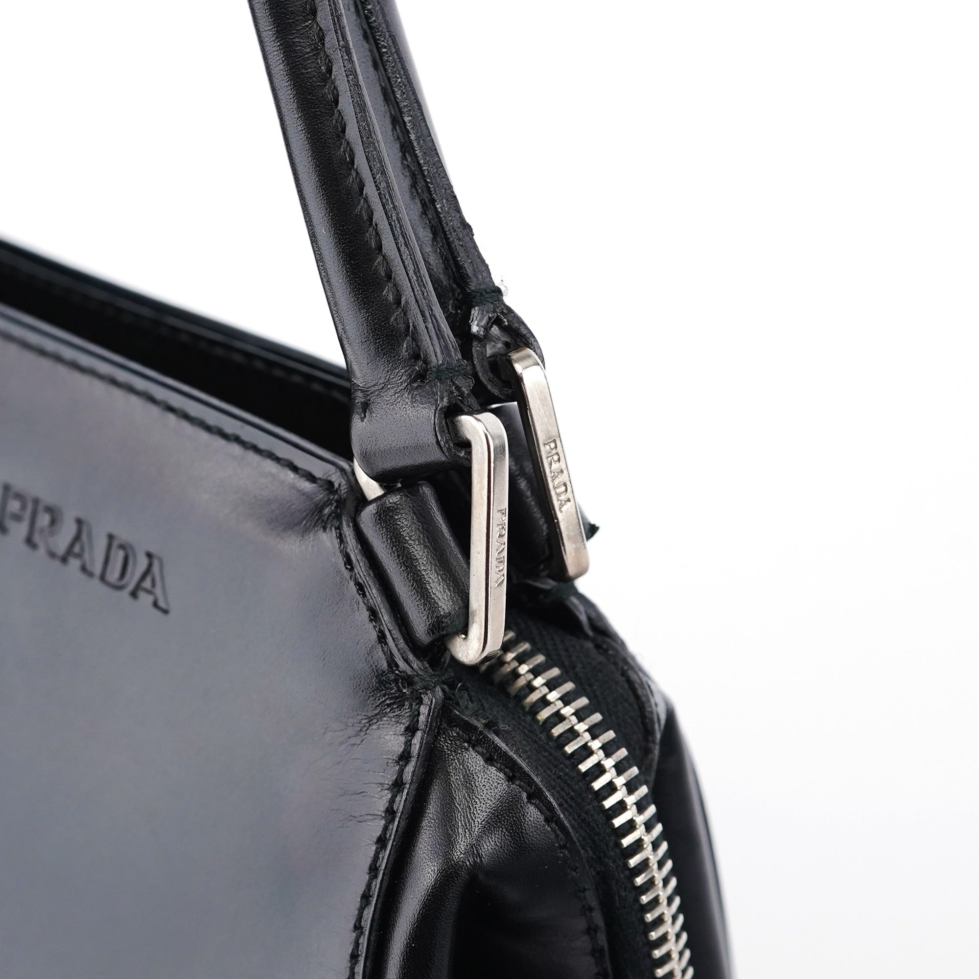 Prada Sac porté épaule Vitello Chic en cuir noir