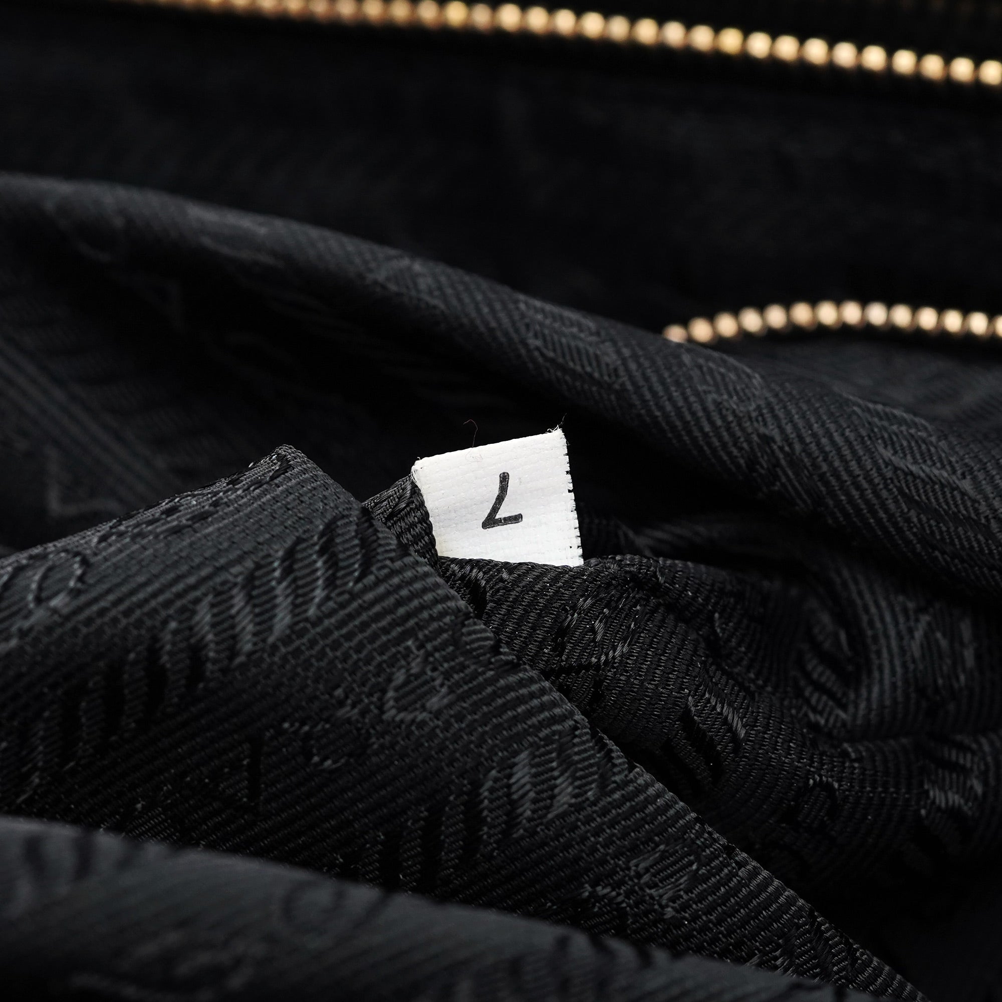 Prada Sac porté épaule Vitello Chic en cuir noir