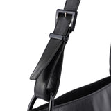 Prada Vitello Hobo Schultertasche aus schwarzem Kalbsleder mit Kunststoffbeschlägen