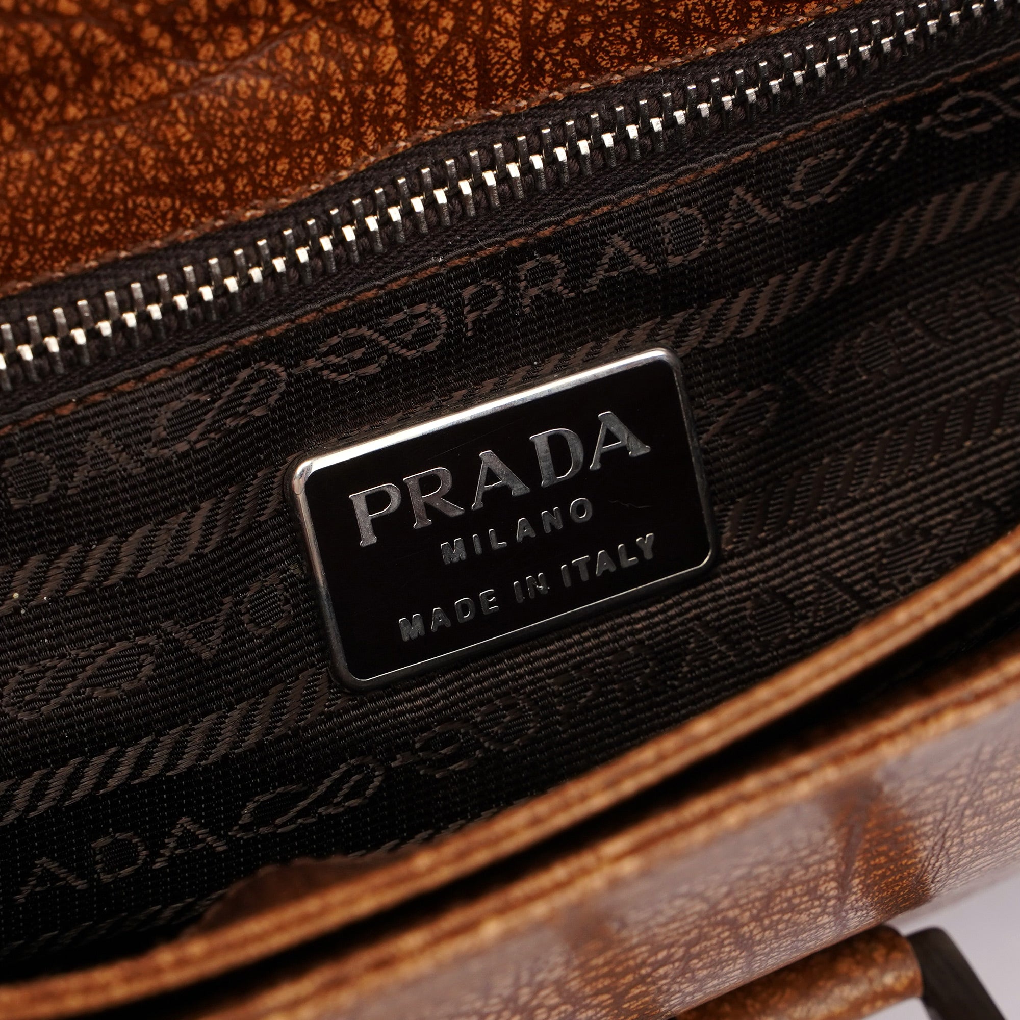 Prada Sac porté épaule à boucle en lama marron