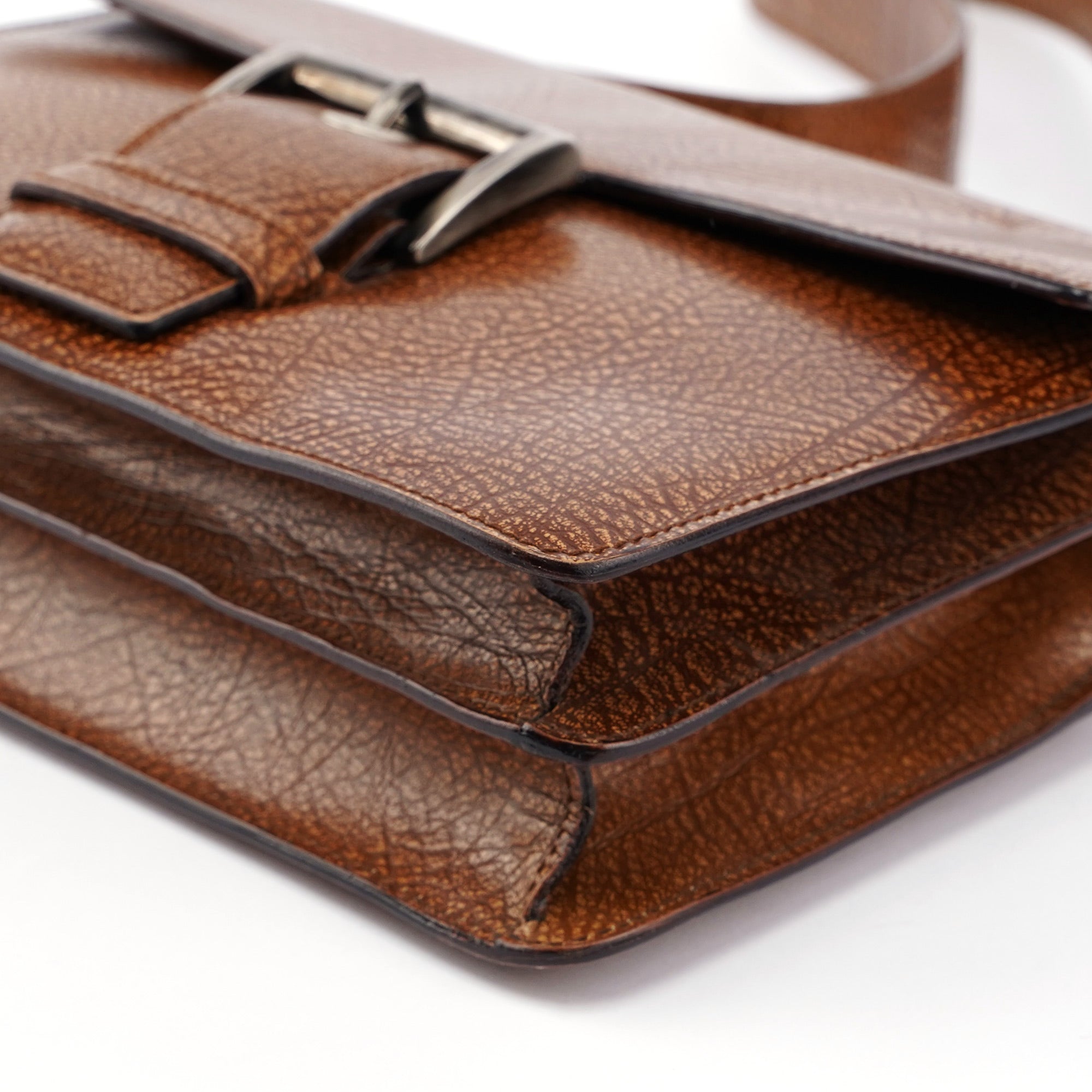 Prada Sac porté épaule à boucle en lama marron