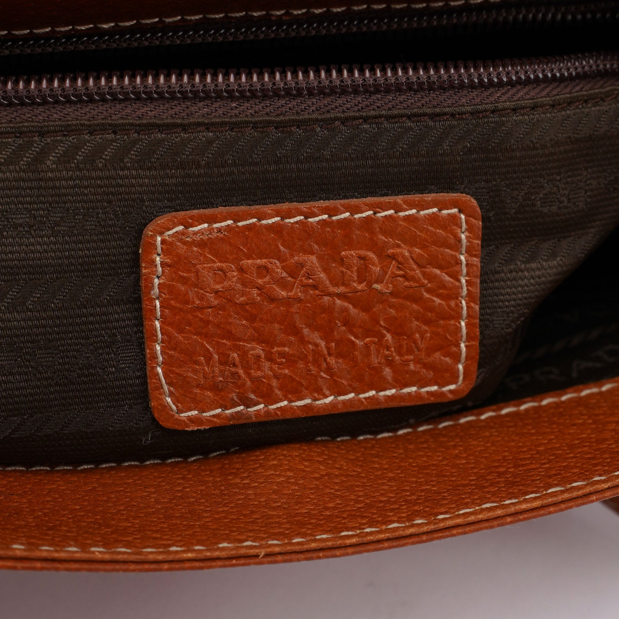Prada Sac cabas à boucle en cuir marron