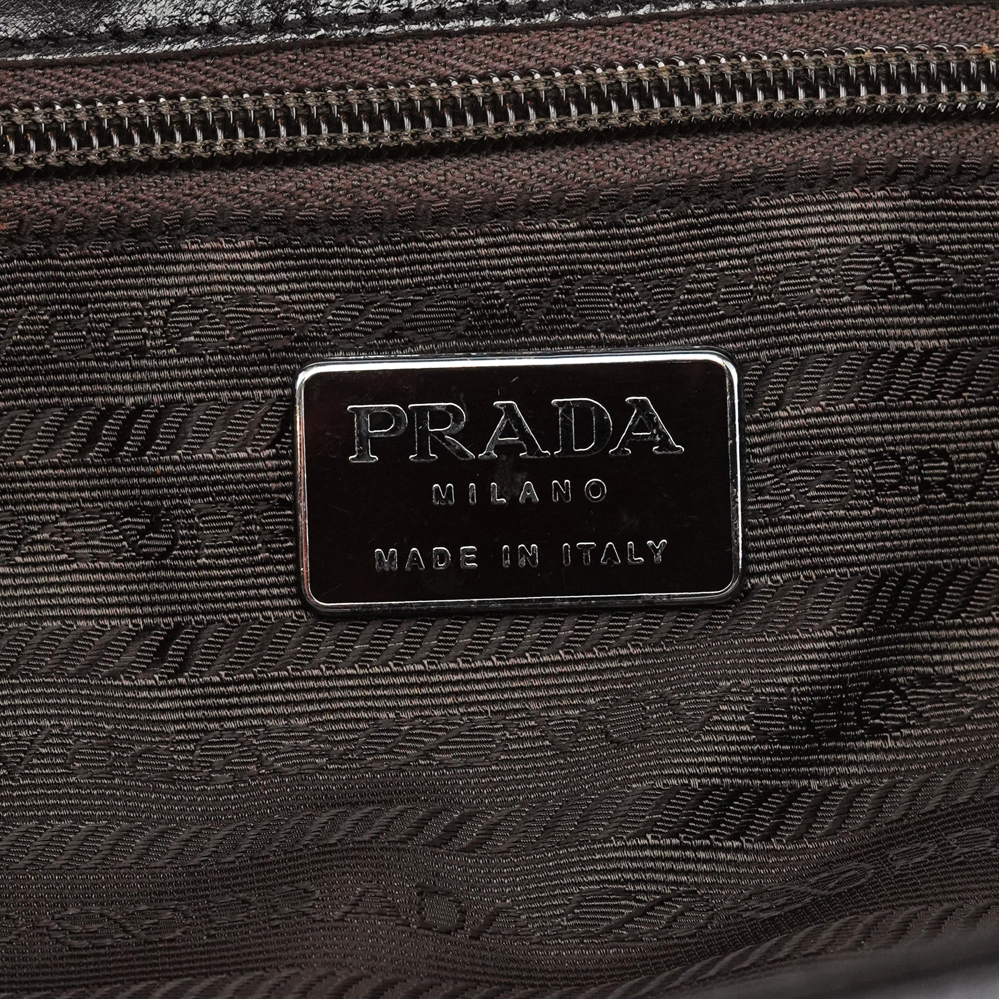 Prada Vitello Schultertasche mit Schnalle aus braunem Leder