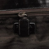 Prada Vitello Schultertasche mit Schnalle aus braunem Leder
