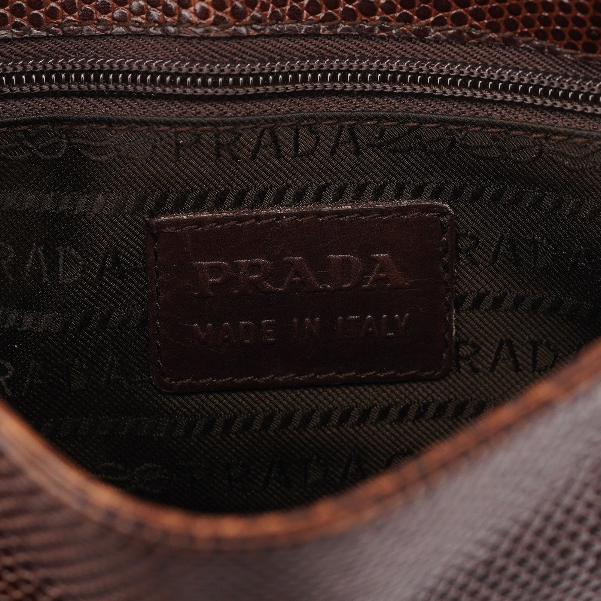 Prada Umhängetasche aus braunem Leder mit Eidechsenprägung