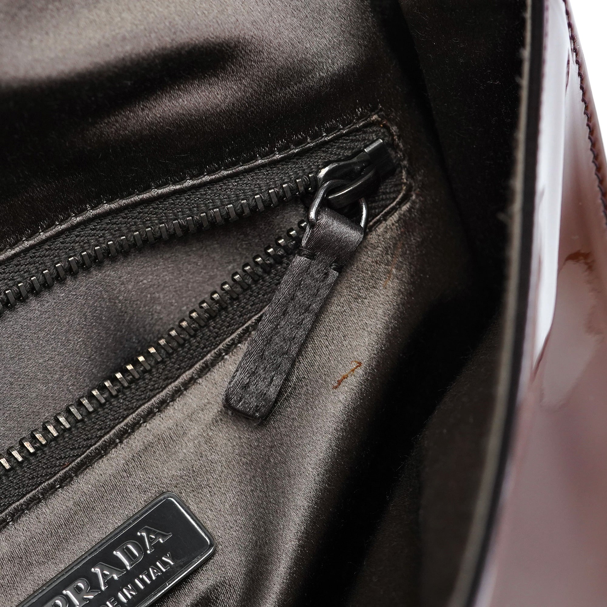 Prada Mini sac hobo Spazzolato en cuir verni marron