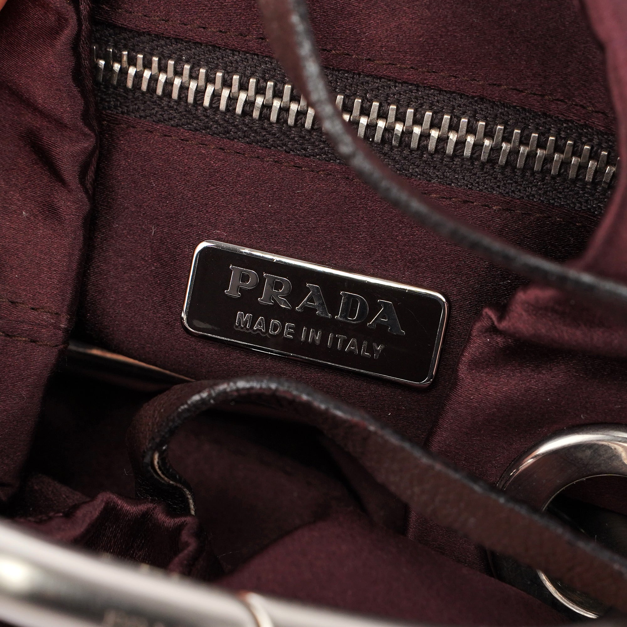 Prada Mini Ring Bag aus Satin in Bordeaux