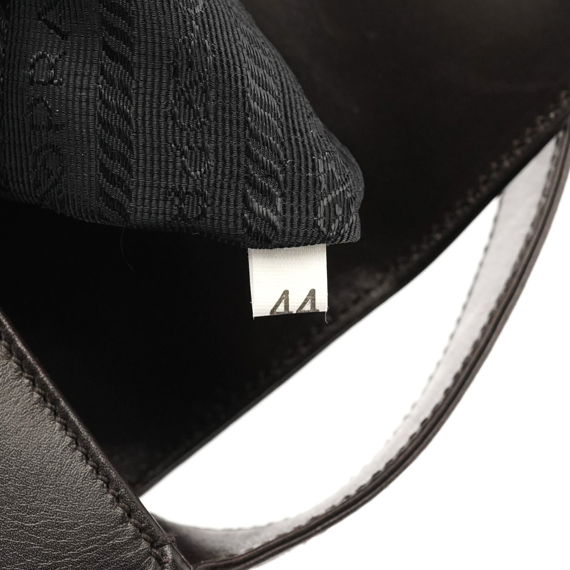 Prada Sac porté épaule Vitello Buckle en cuir de veau marron foncé
