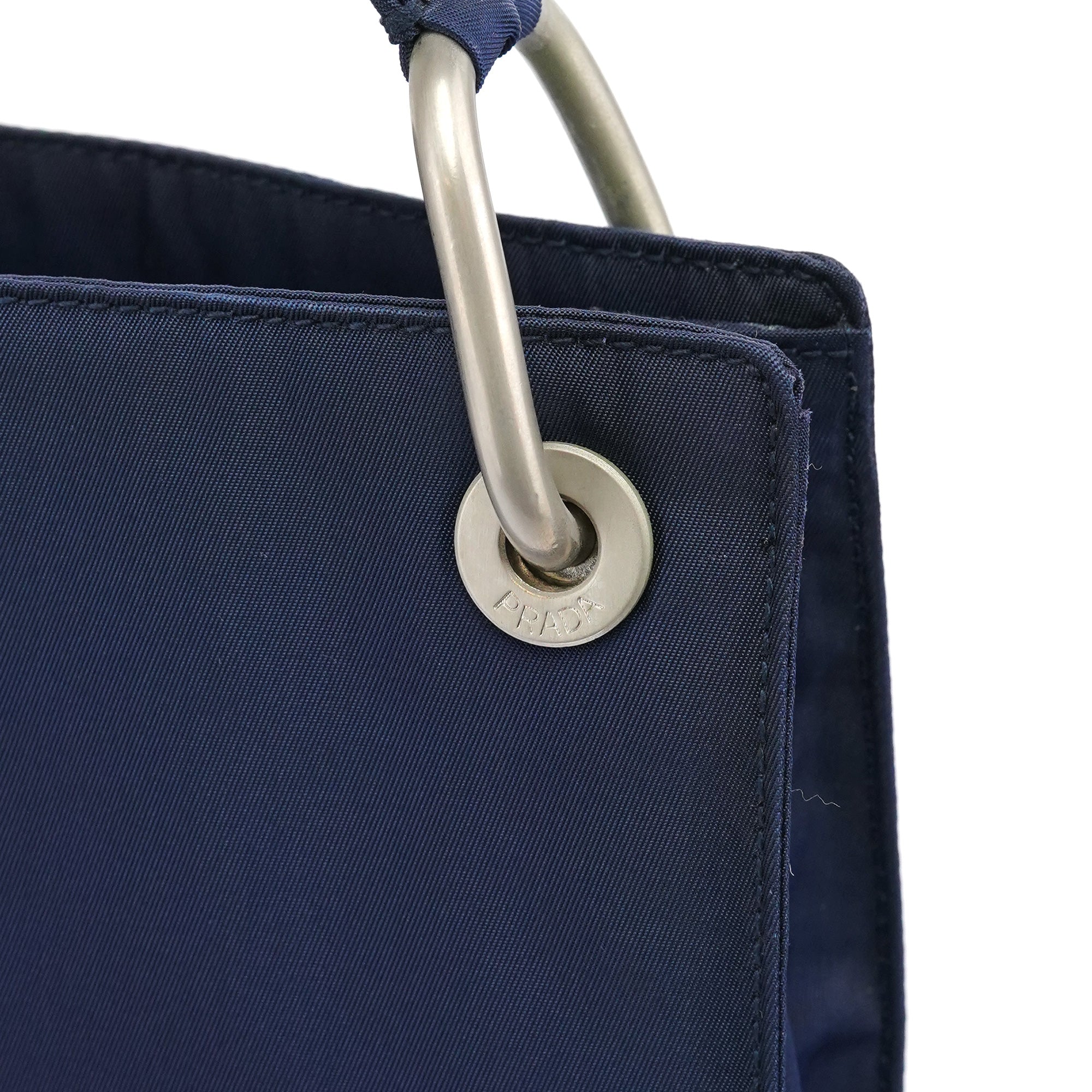 Prada Tessuto Schultertasche aus marineblauem Nylon