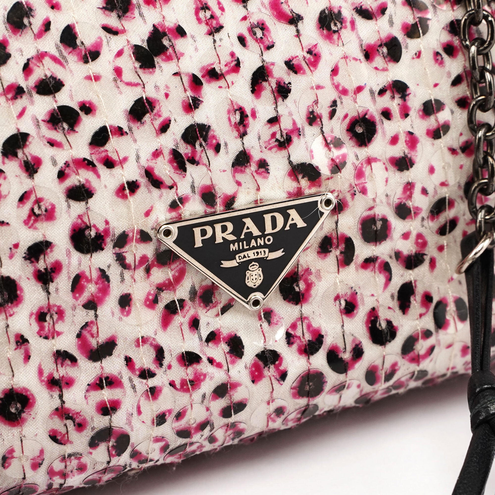 Prada Sac à chaîne en soie à sequins rose