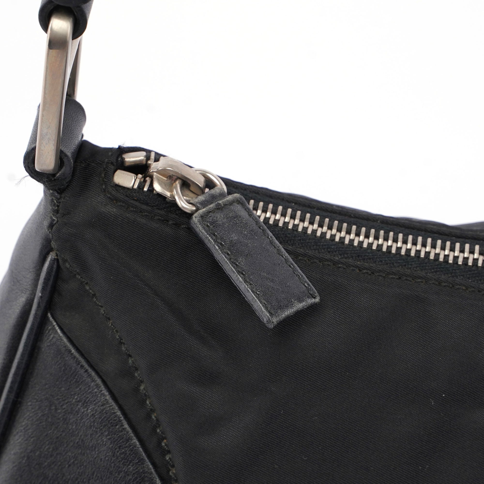 Prada Mini sac à main Prada Tessuto en nylon et cuir noirs