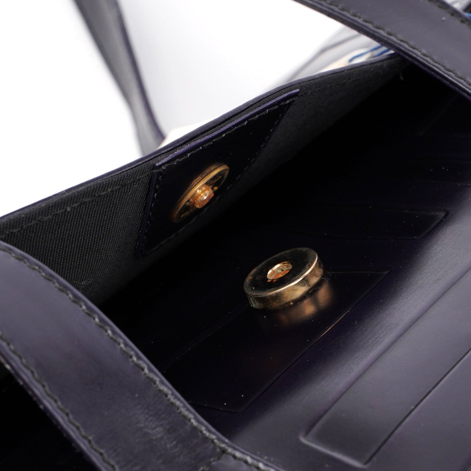 Prada Spazzolato Tote Bag mit Prägung in Lila