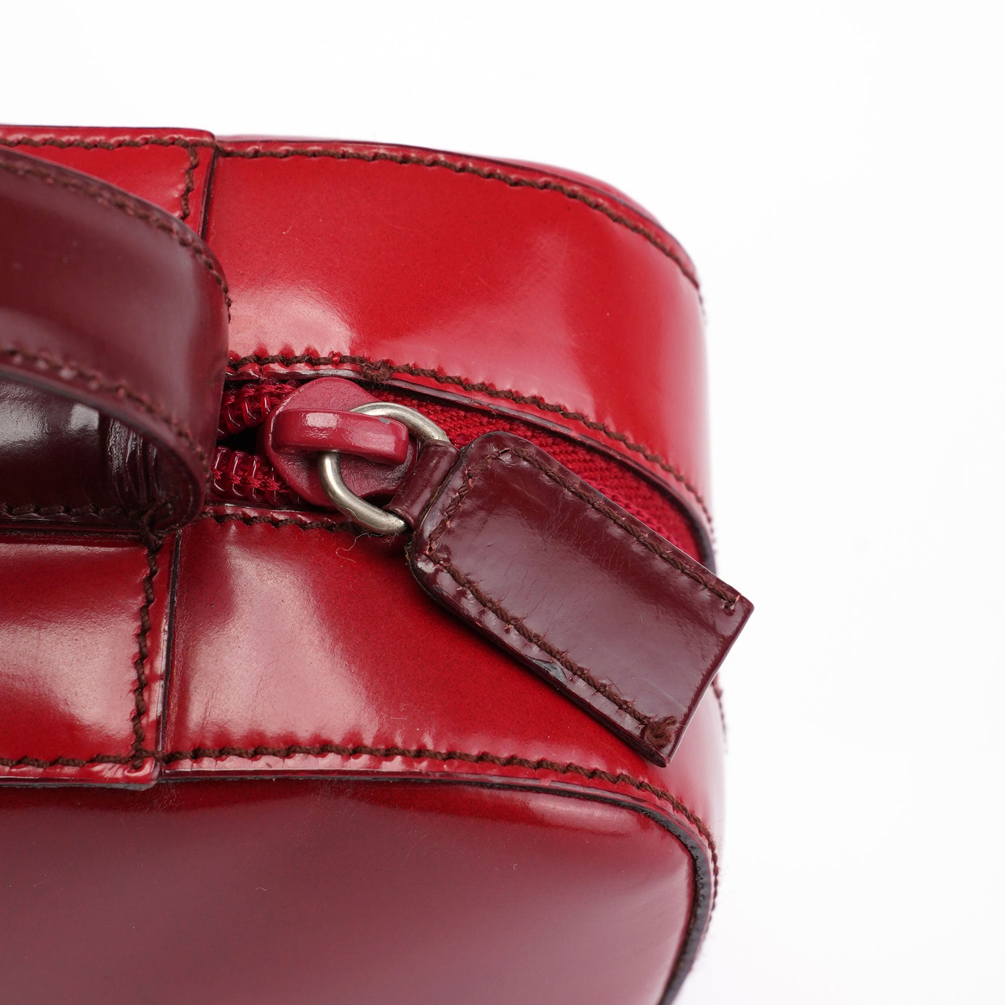 Prada Umhängetasche aus rotem Spazzolato-Leder