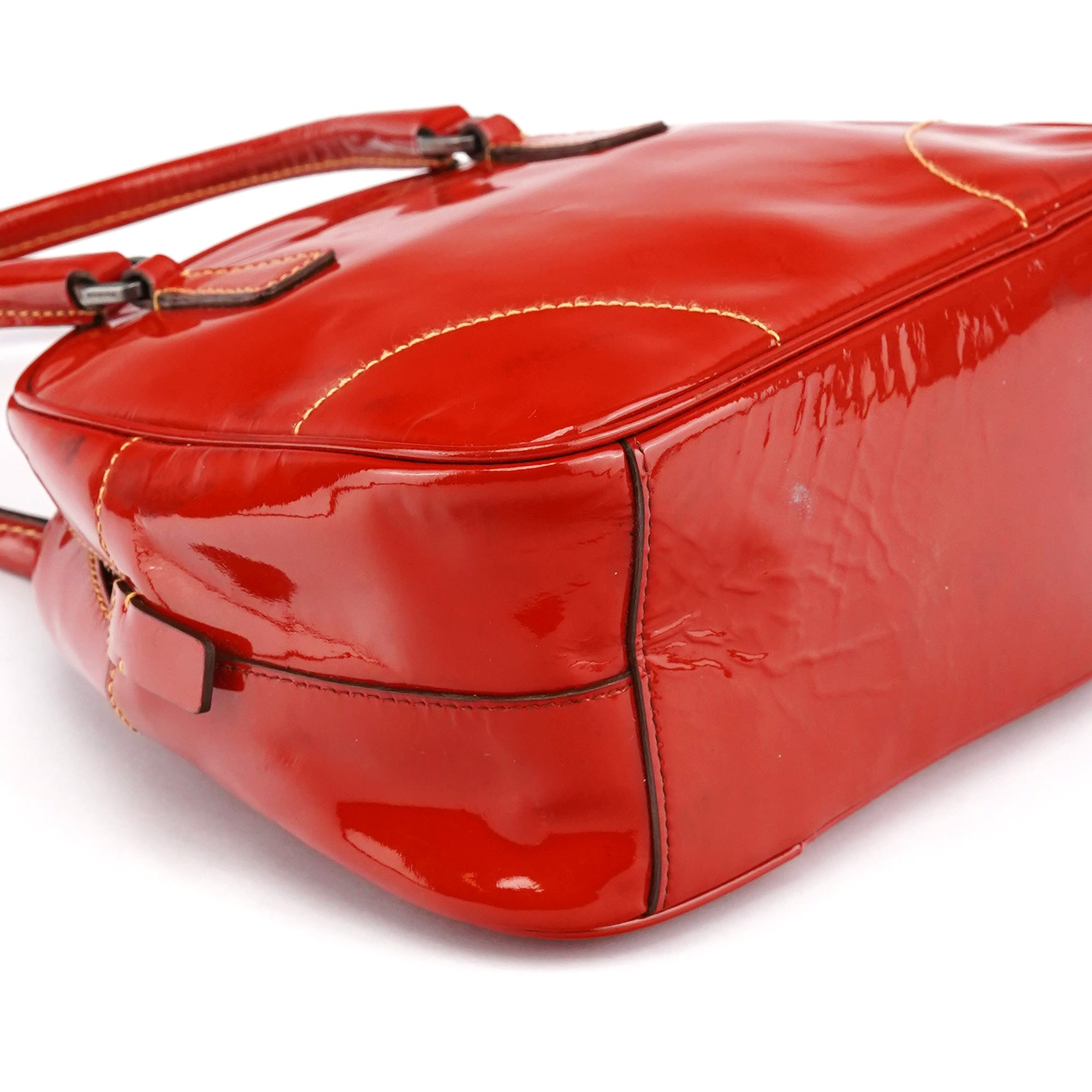 Prada Mini sac bowling Spazzolato en cuir verni rouge
