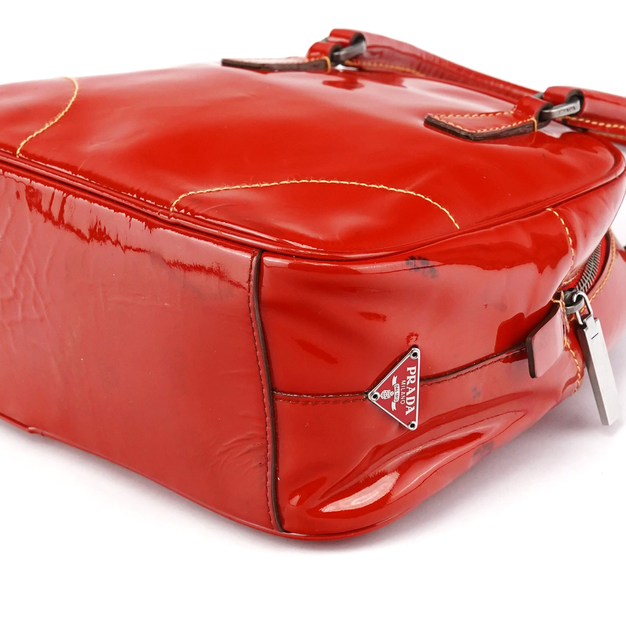 Prada Mini sac bowling Spazzolato en cuir verni rouge