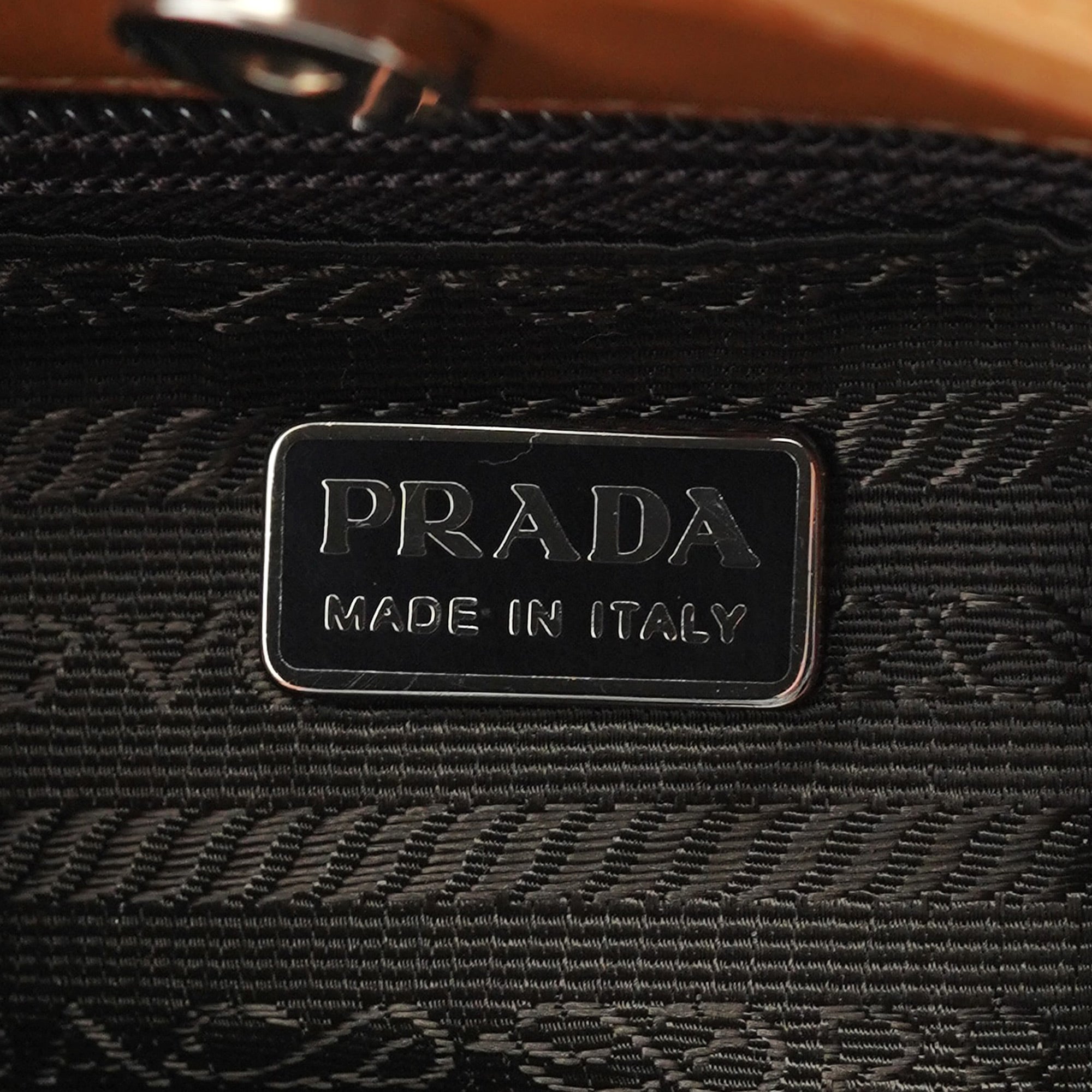 Prada Printemps 2000 Mini sac hobo en cuir de veau marron